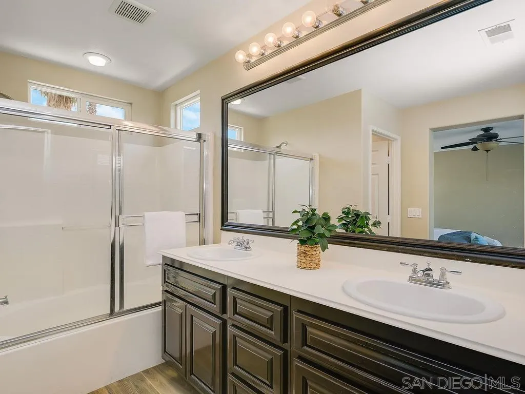 https://cdn.realtyfeed.com/cdn/127/260015463/c5562d9624d0c80fa8329ee363a44b39.webp