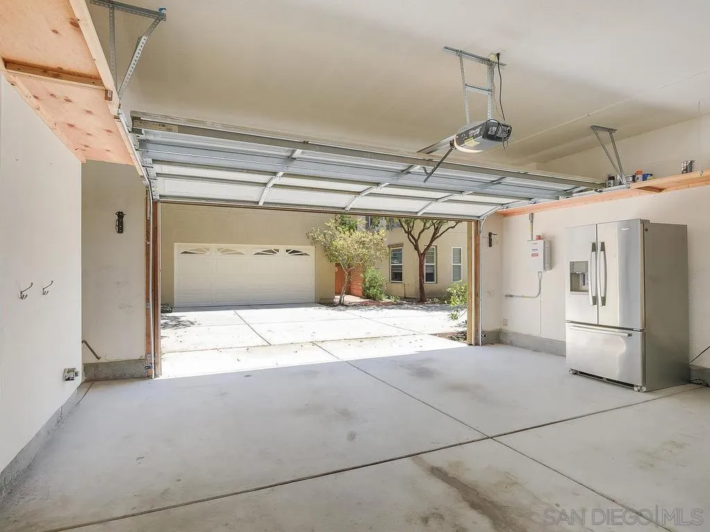 https://cdn.realtyfeed.com/cdn/127/260015463/f991f0595141ff9201f07ca198e0803d.webp