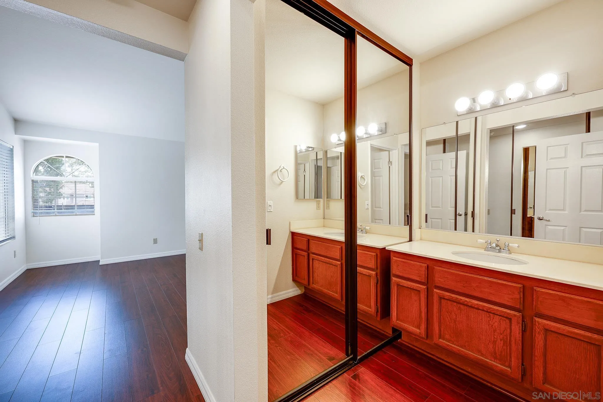 https://cdn.realtyfeed.com/cdn/127/260015466/63a622ee63676288f6dc0a1c41f25d4d.webp