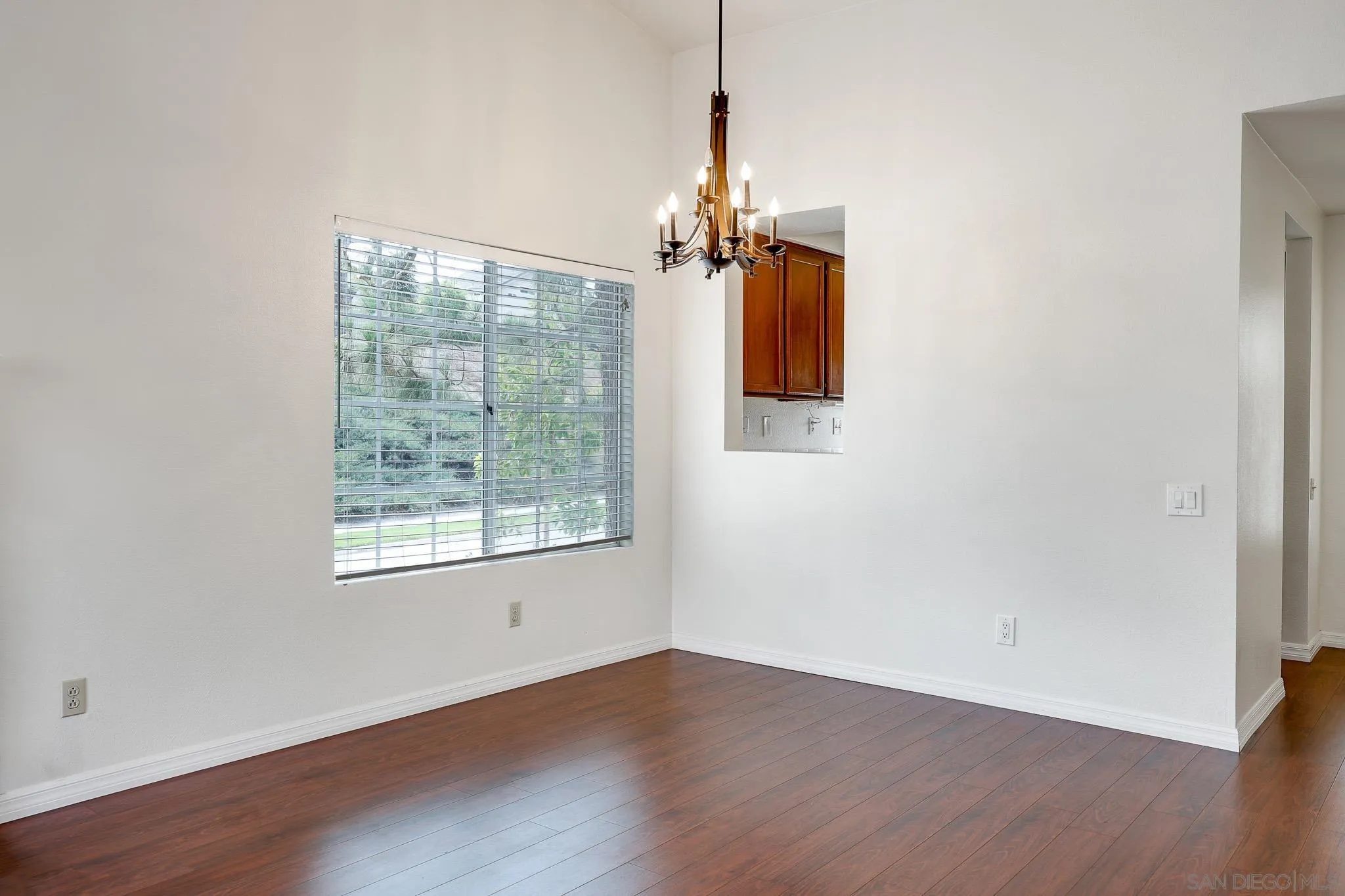 https://cdn.realtyfeed.com/cdn/127/260015466/c654ae3b5ce3f7c88d395c18cadb872e.webp