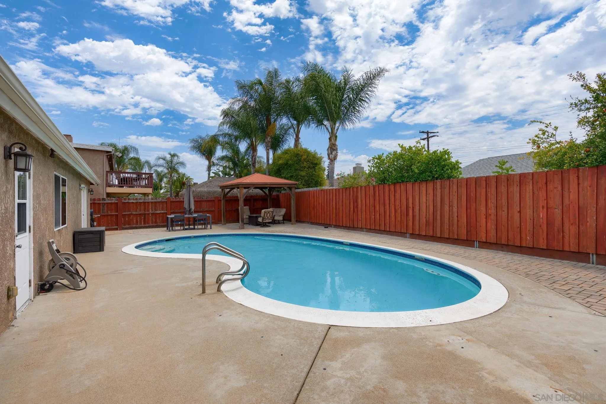 https://cdn.realtyfeed.com/cdn/127/260015467/23d15c0caefbc21ef4e97ed15a2f9c15.webp