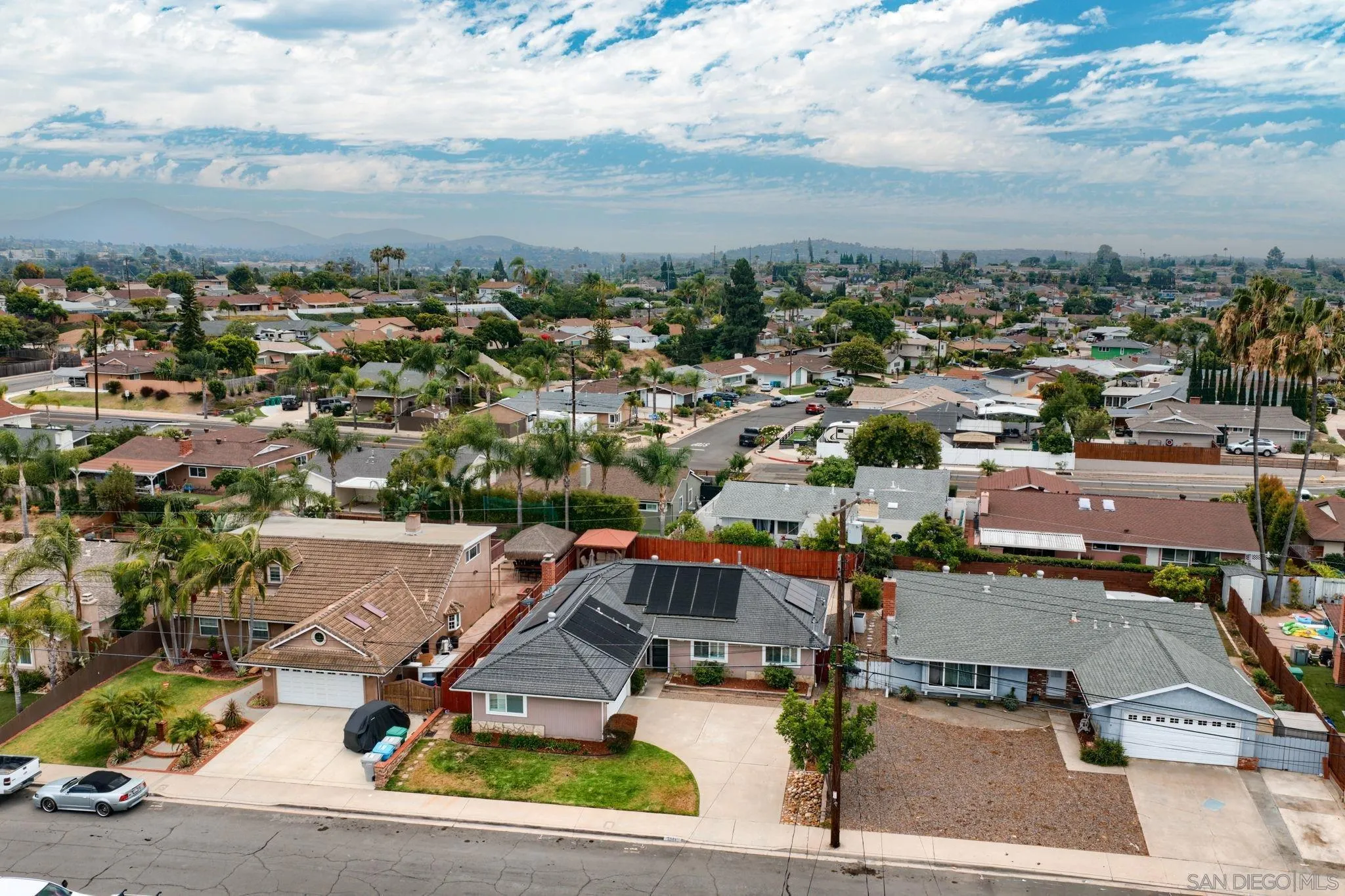 https://cdn.realtyfeed.com/cdn/127/260015467/34b8b7983e10eeac5d41de8f1df4e376.webp