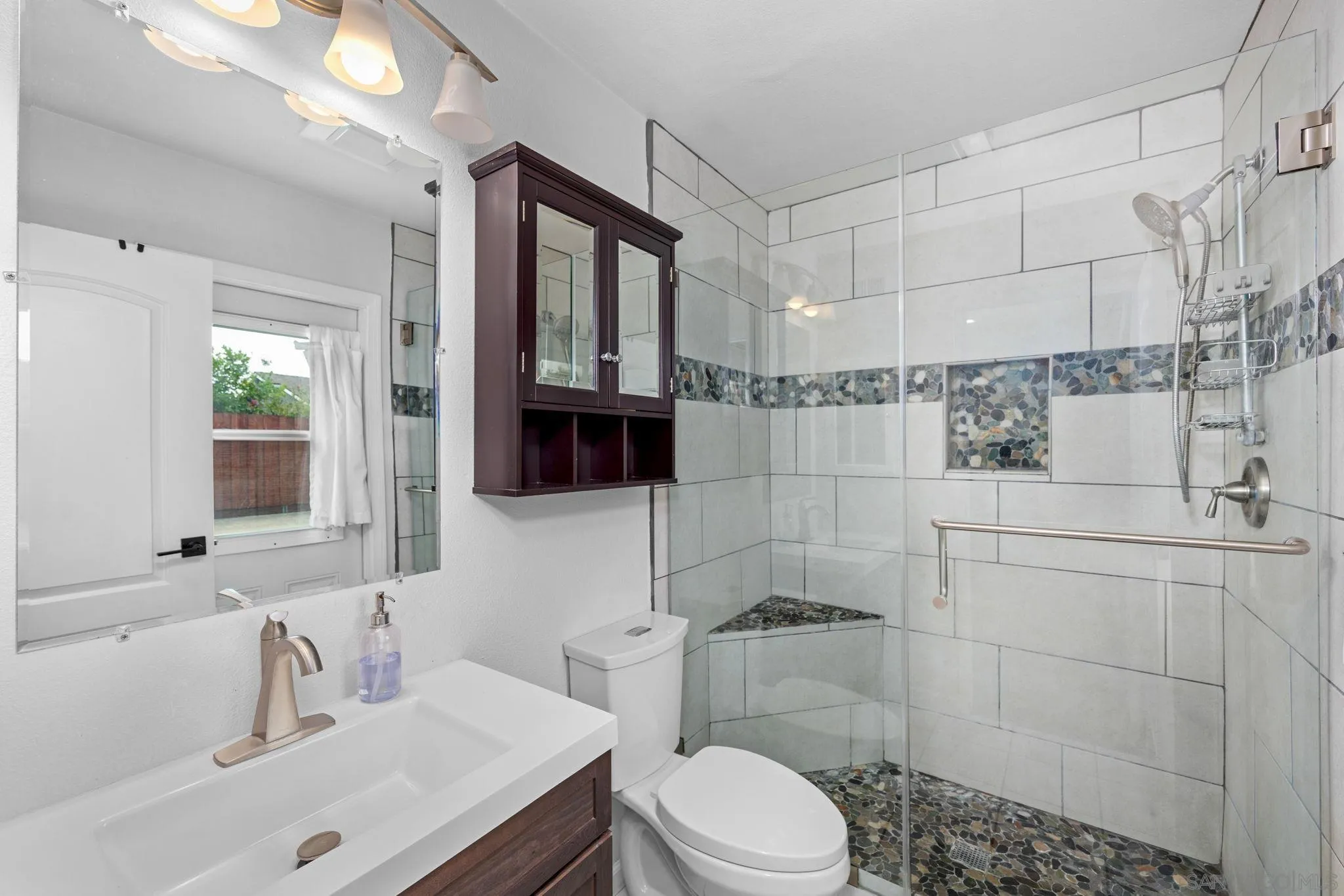 https://cdn.realtyfeed.com/cdn/127/260015467/57fccb1d07457ba33904a0058dc13c49.webp