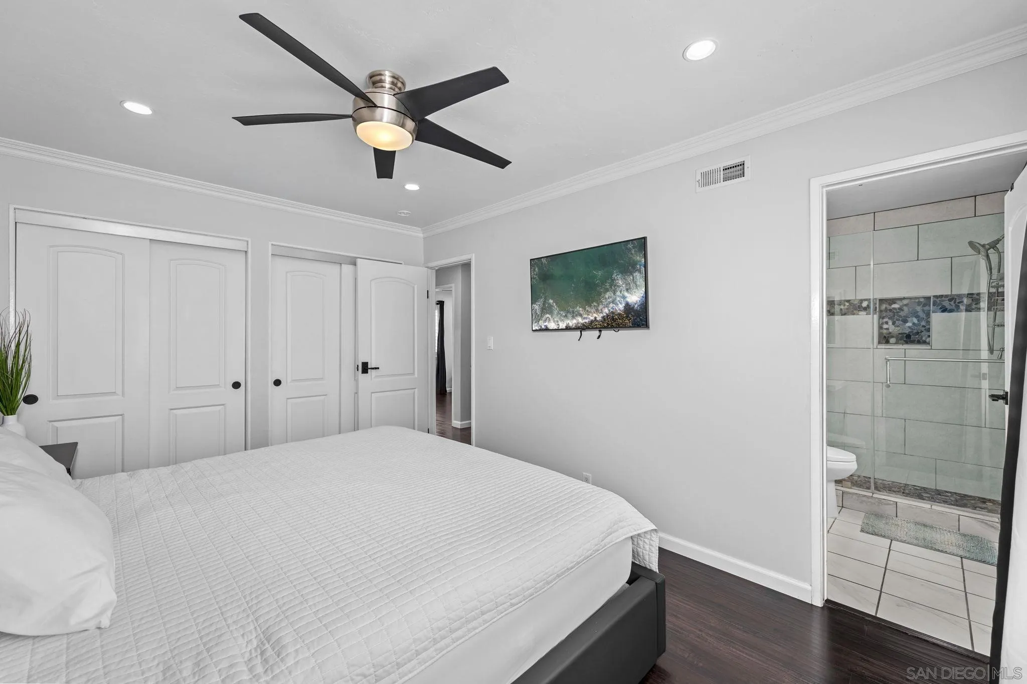 https://cdn.realtyfeed.com/cdn/127/260015467/6acf34a5385f4b6e8140dd47999e9176.webp