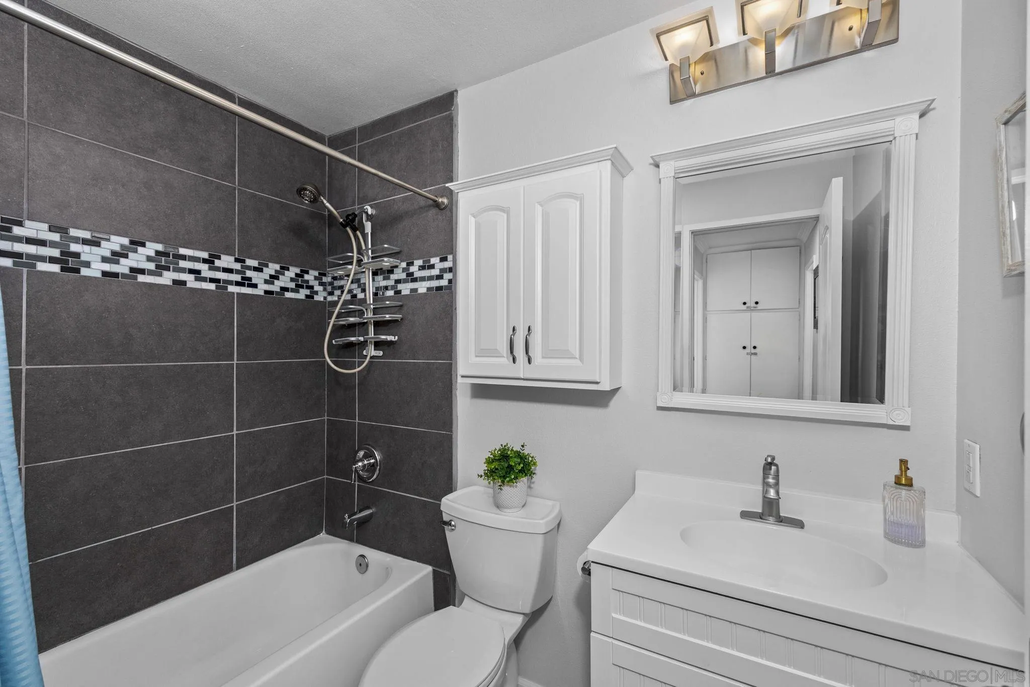 https://cdn.realtyfeed.com/cdn/127/260015467/91dc518e7f7fdeb770b4c8add8541bc9.webp