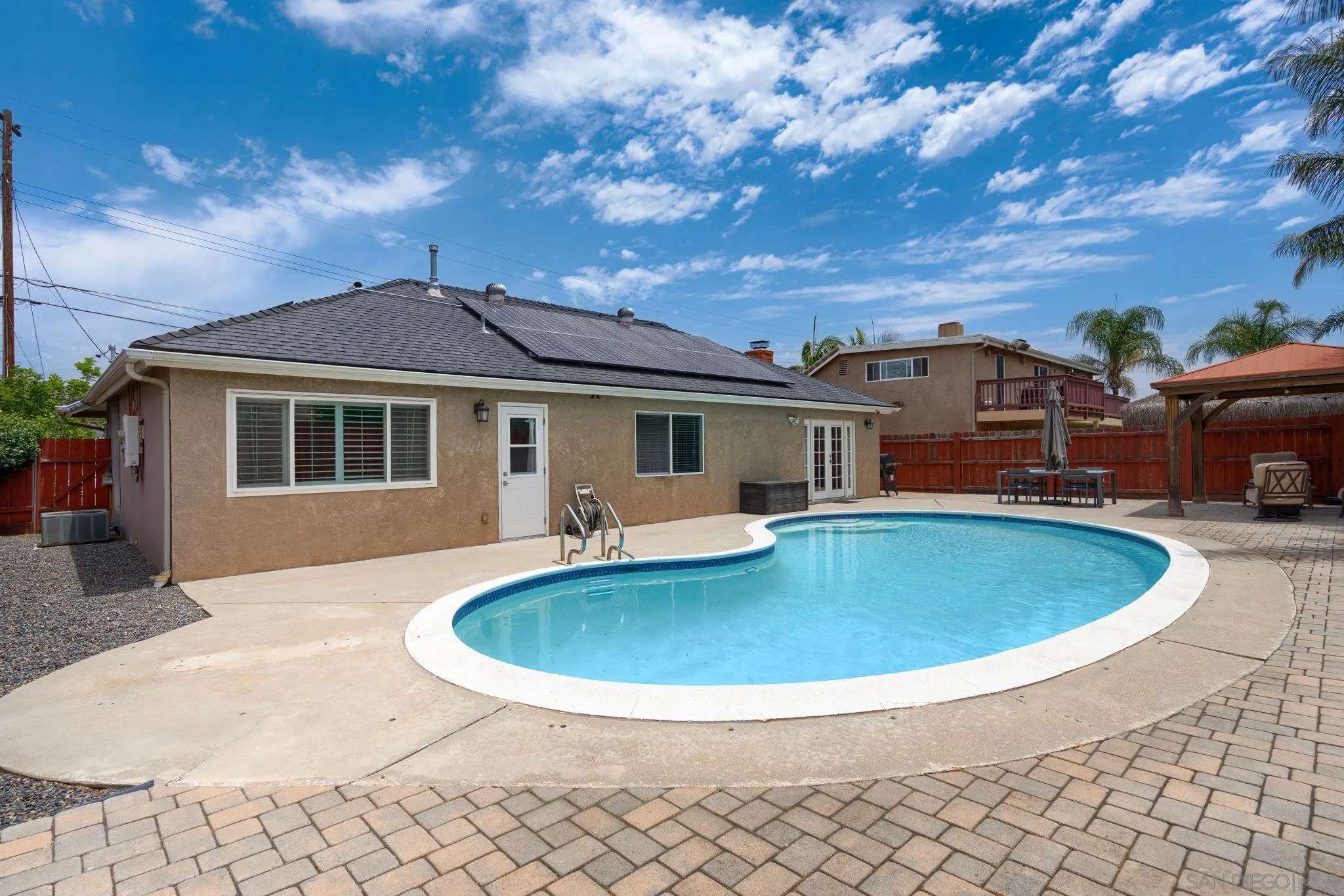 https://cdn.realtyfeed.com/cdn/127/260015467/d19d0124c094e64bf6dbc61af3e37d3d.webp