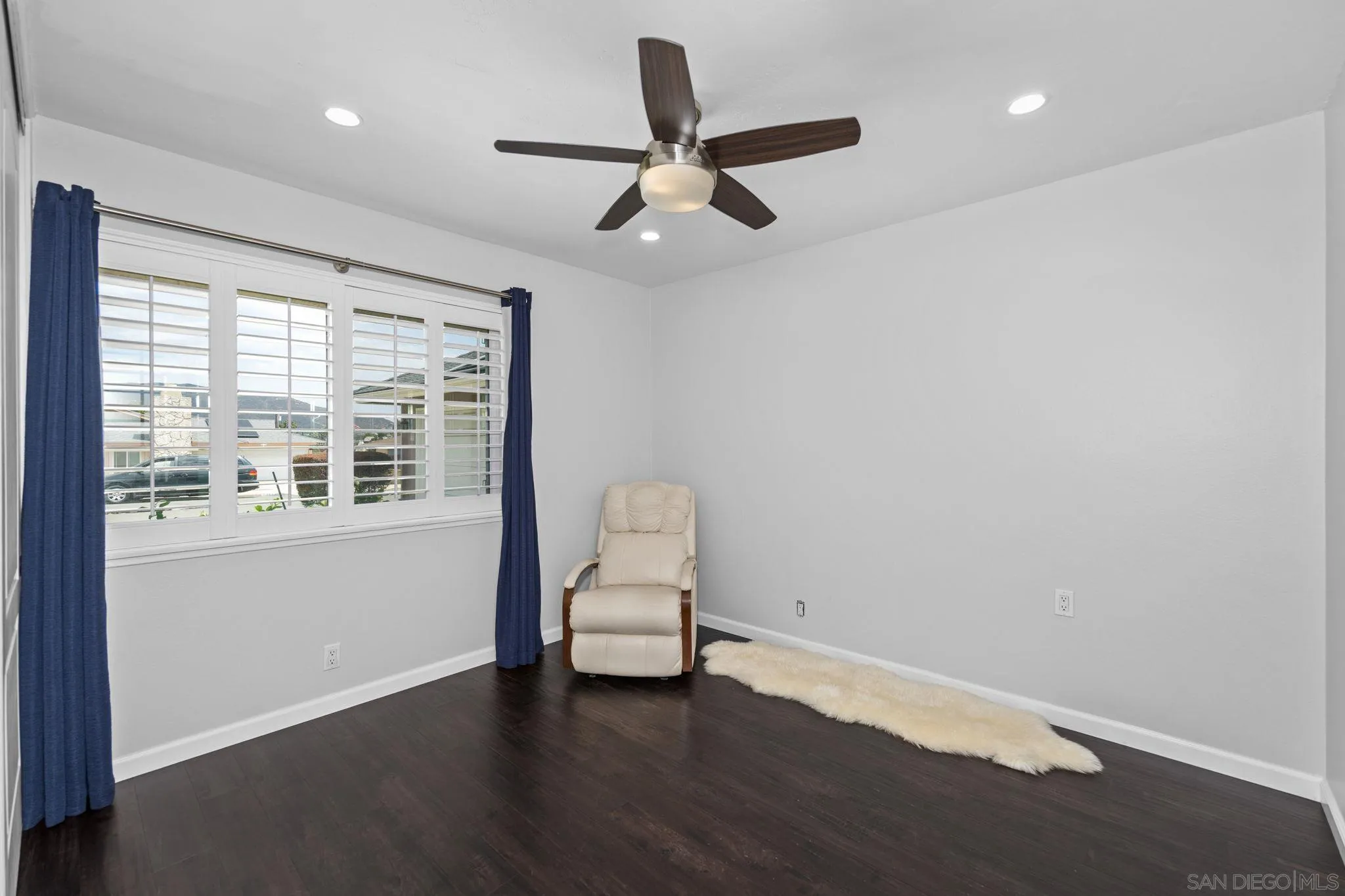 https://cdn.realtyfeed.com/cdn/127/260015467/dff97b6cc04f529cb6f91f7e73eb92cb.webp