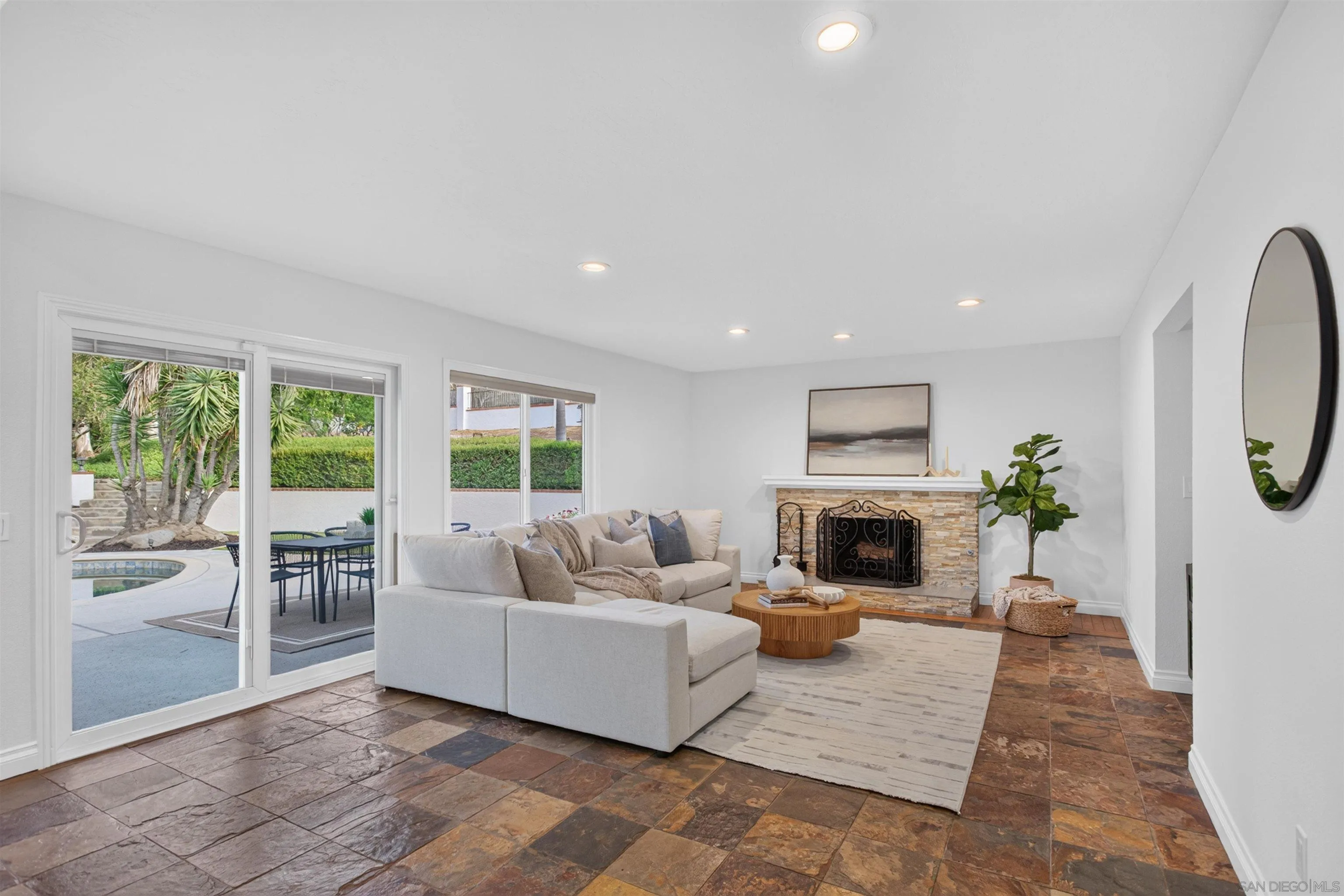 https://cdn.realtyfeed.com/cdn/127/260015468/0d5a4905b7a6ebe08ad0c08c67321e4e.webp