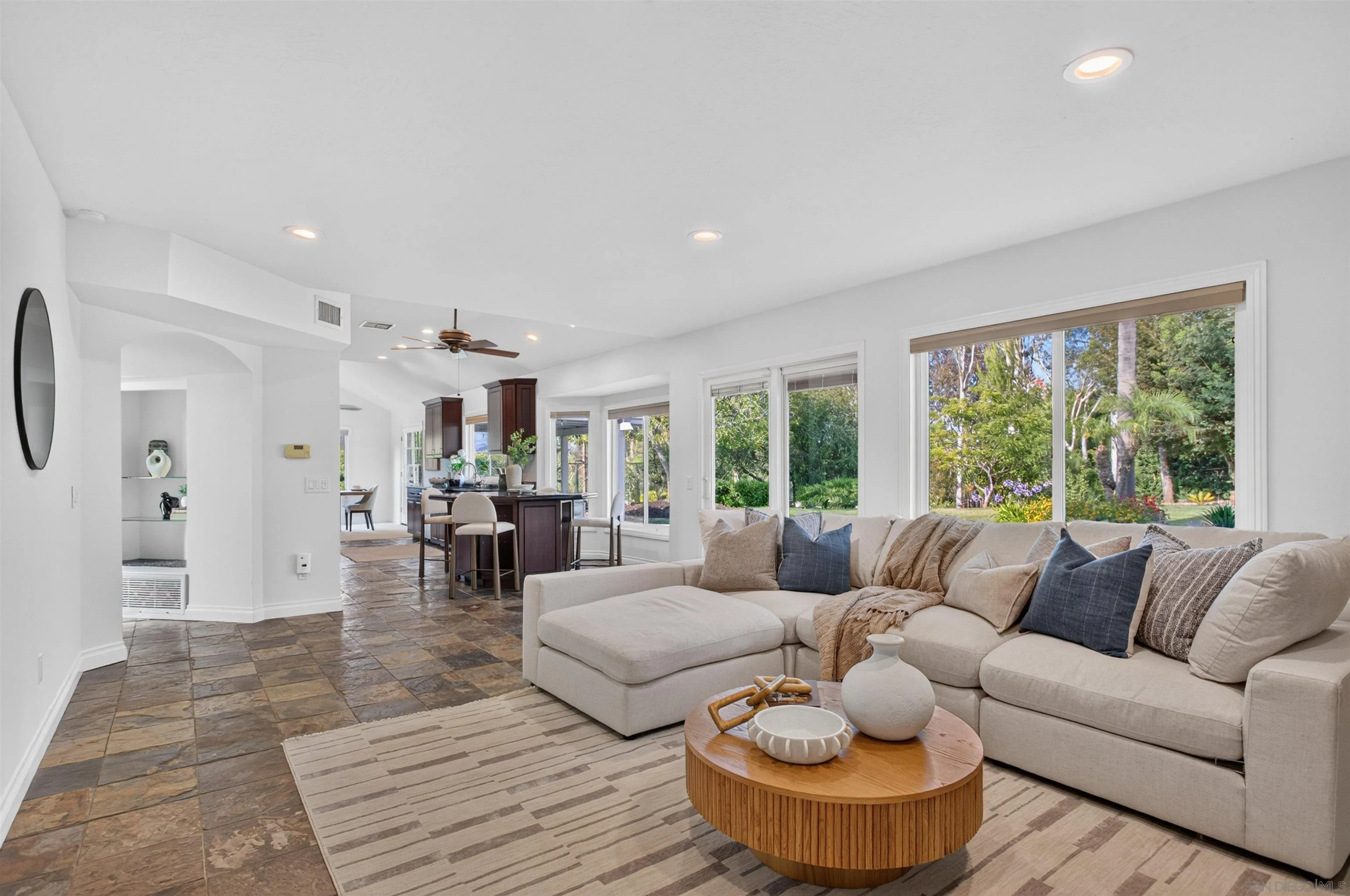 https://cdn.realtyfeed.com/cdn/127/260015468/51548d90fda4b6c89a51f1610b9e83af.webp