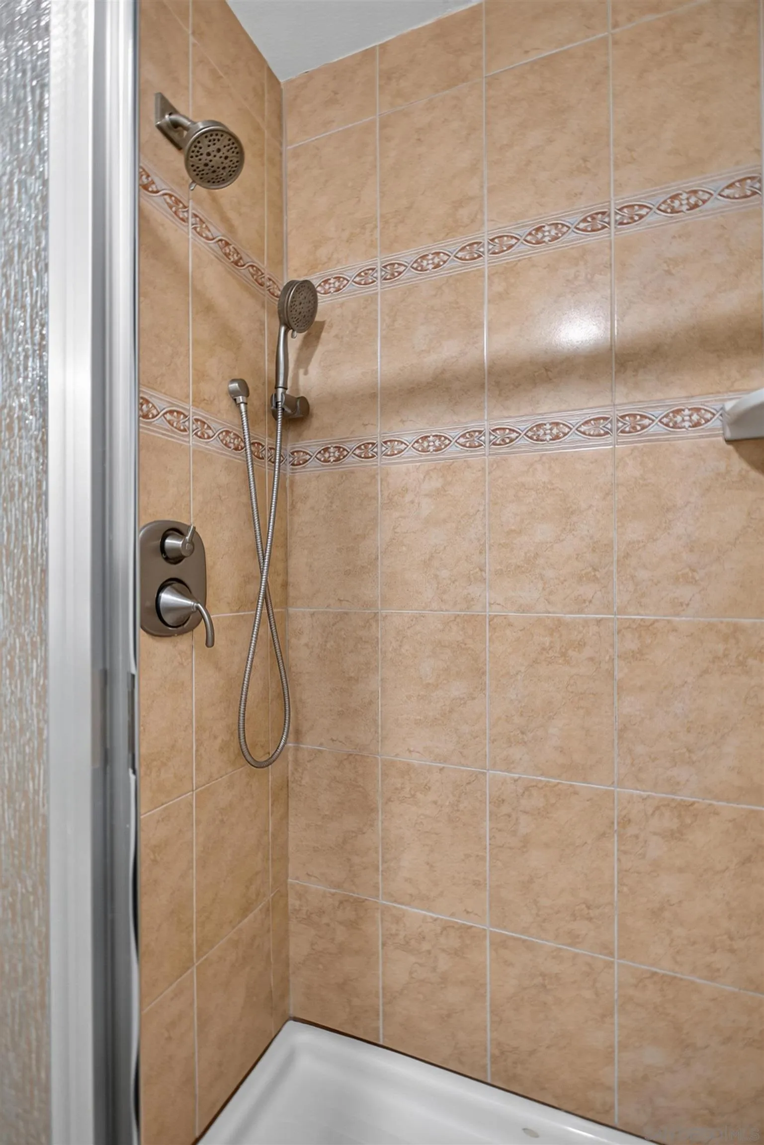 https://cdn.realtyfeed.com/cdn/127/260015468/673dd6b1929c5879228162ee0430202b.webp