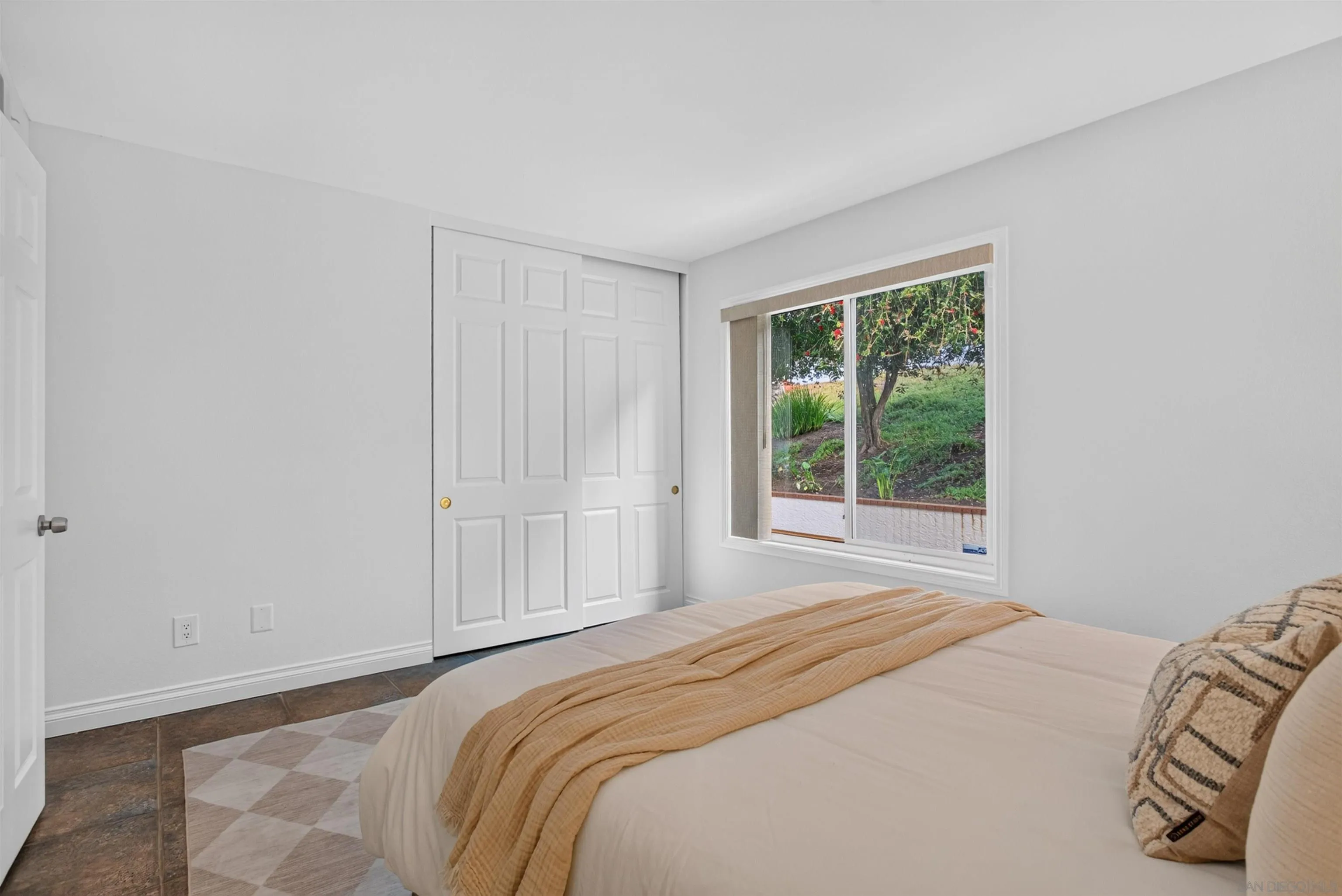 https://cdn.realtyfeed.com/cdn/127/260015468/bc452b49cd34df997333e40ef934ba22.webp