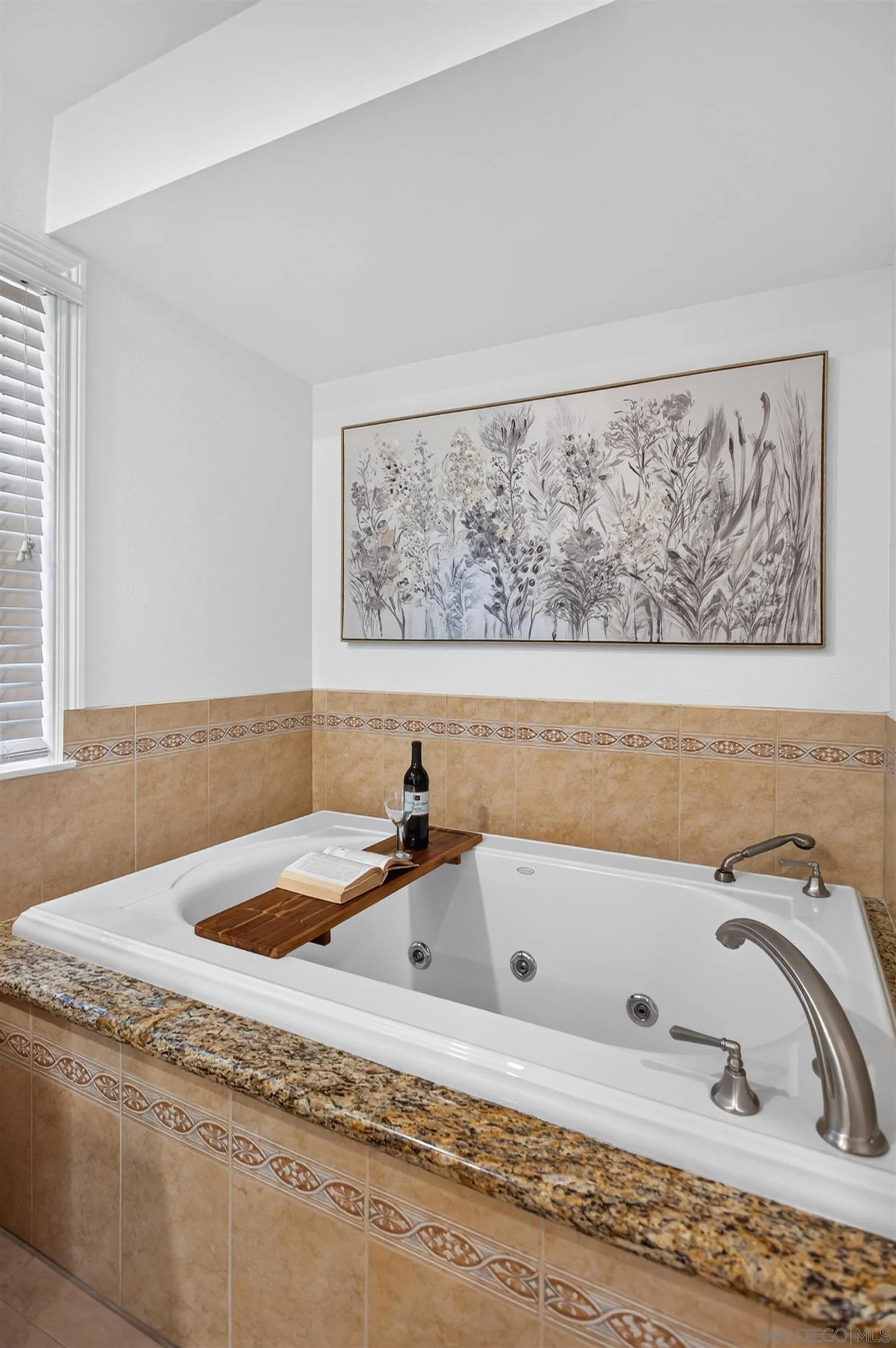 https://cdn.realtyfeed.com/cdn/127/260015468/e8be937673910c2cb88d14bb72ef240f.webp