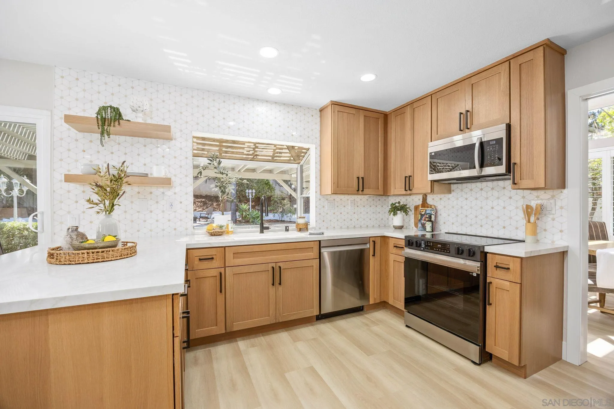 https://cdn.realtyfeed.com/cdn/127/260015469/099ec92c34d60d5918f68bbf59cbb76d.webp