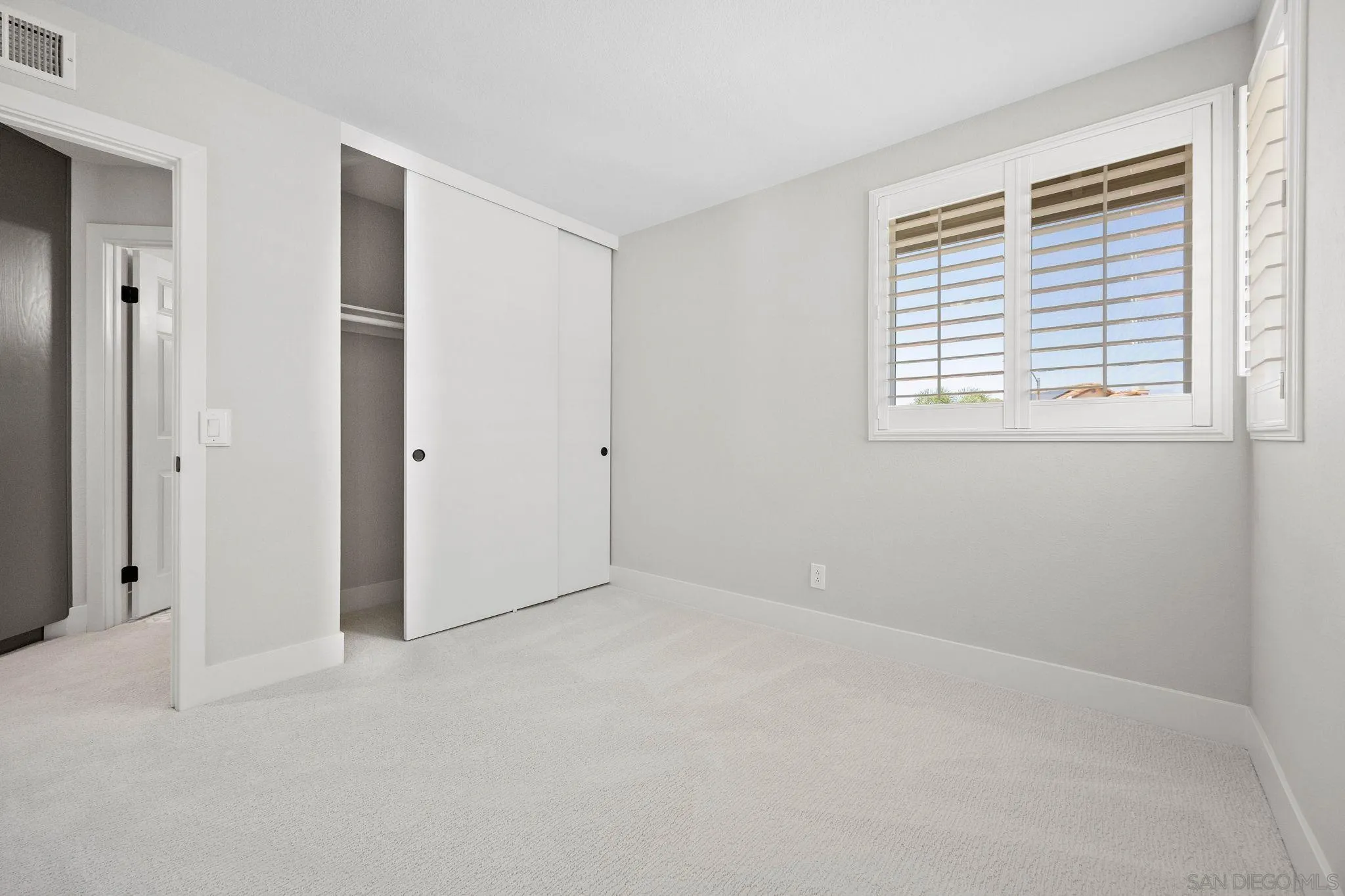 https://cdn.realtyfeed.com/cdn/127/260015469/1064510ee325843b27c1412aae364358.webp