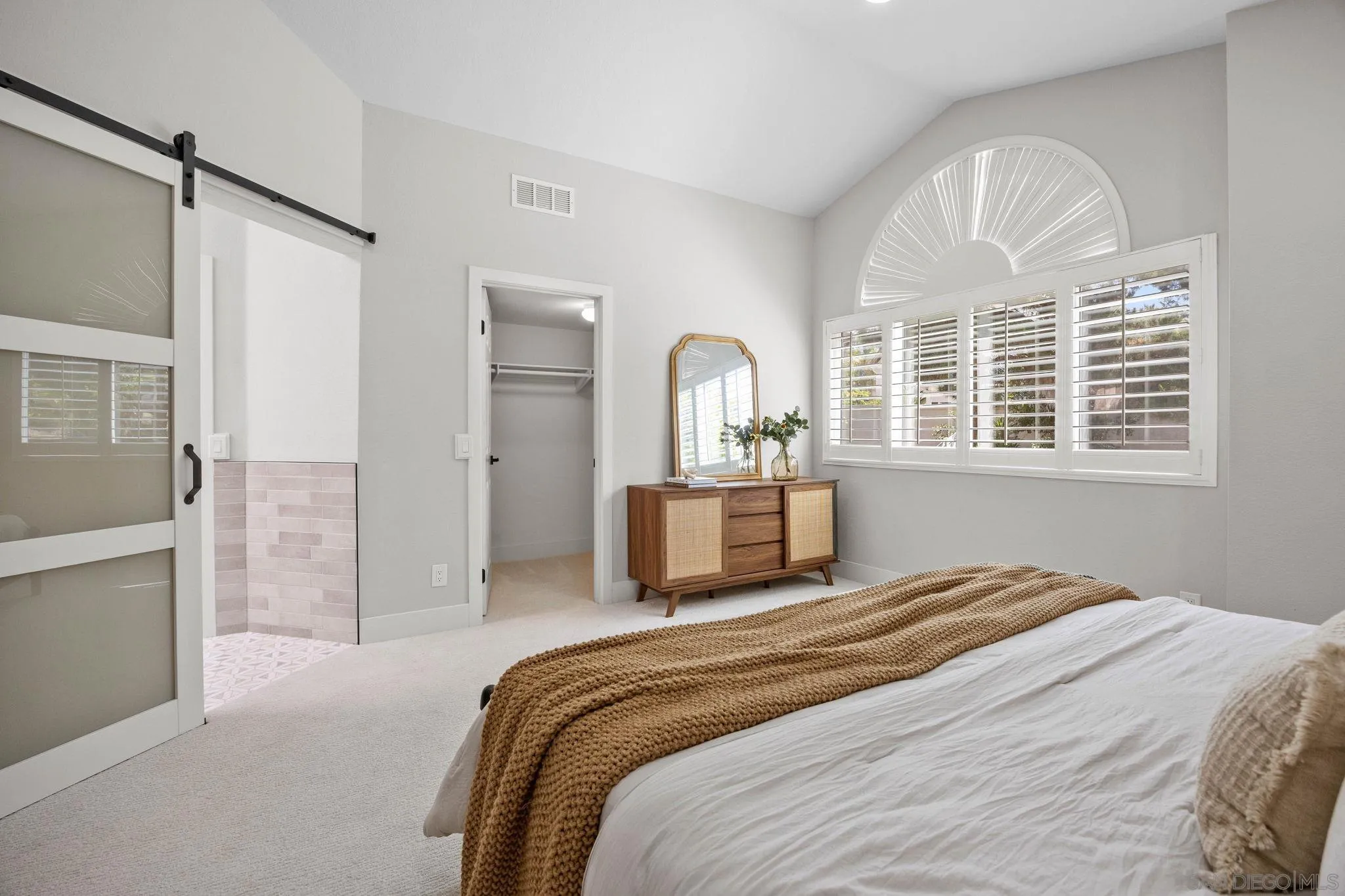 https://cdn.realtyfeed.com/cdn/127/260015469/2164276a77e8f59ff65a3a799ef9178b.webp