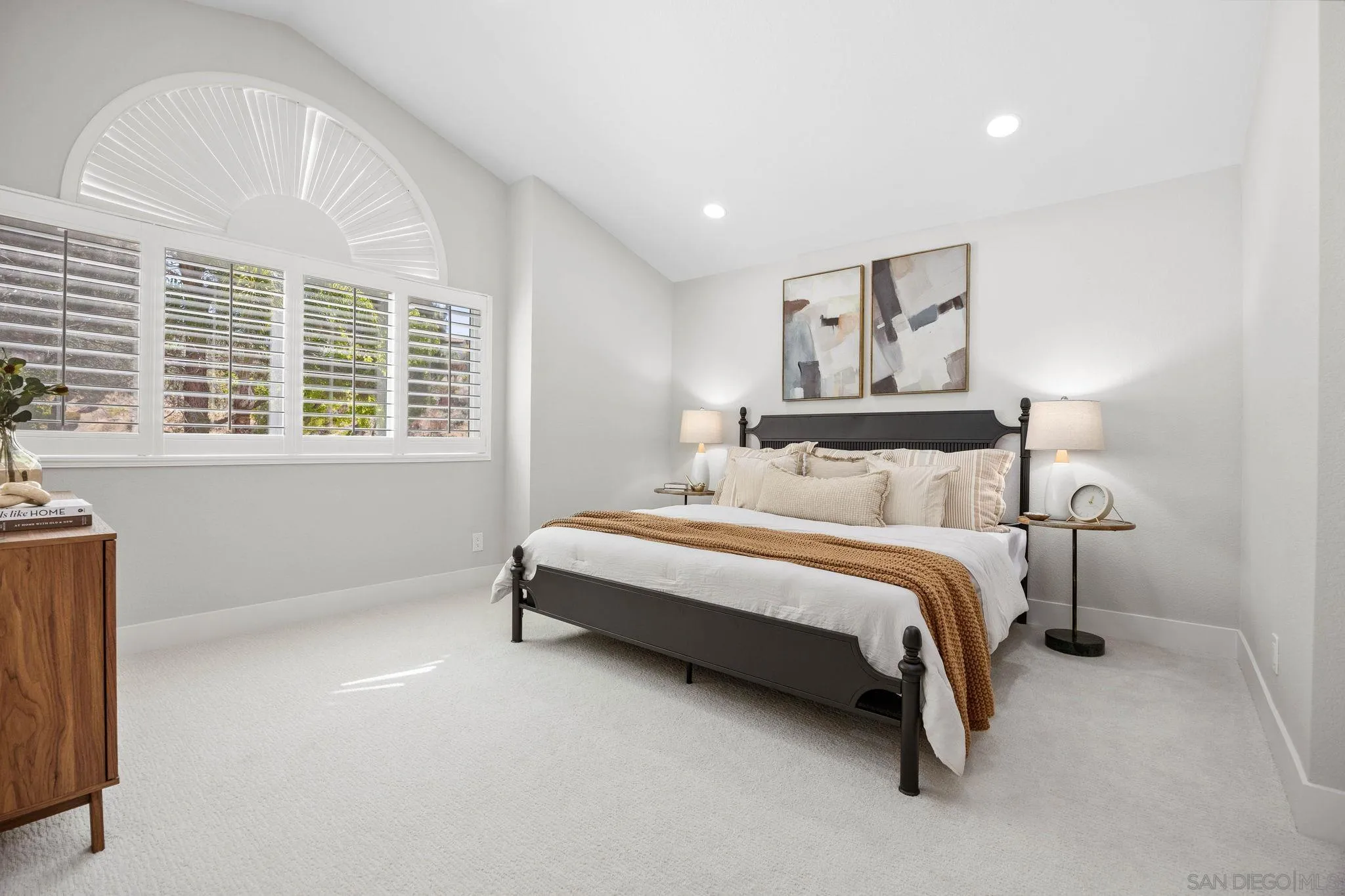 https://cdn.realtyfeed.com/cdn/127/260015469/90cab01b1344fecd48b5583e86c056a3.webp