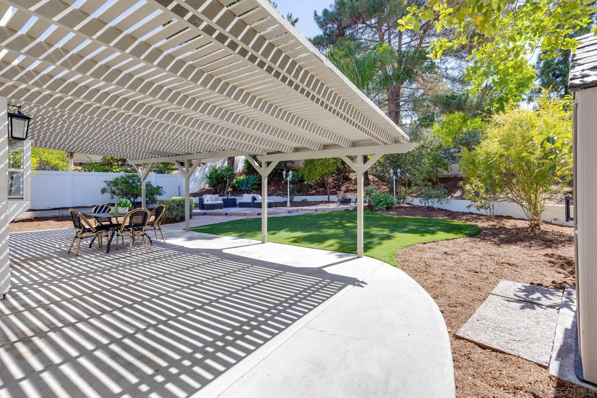 https://cdn.realtyfeed.com/cdn/127/260015469/ab165b7c20f115e48d32ca222bbfd874.webp