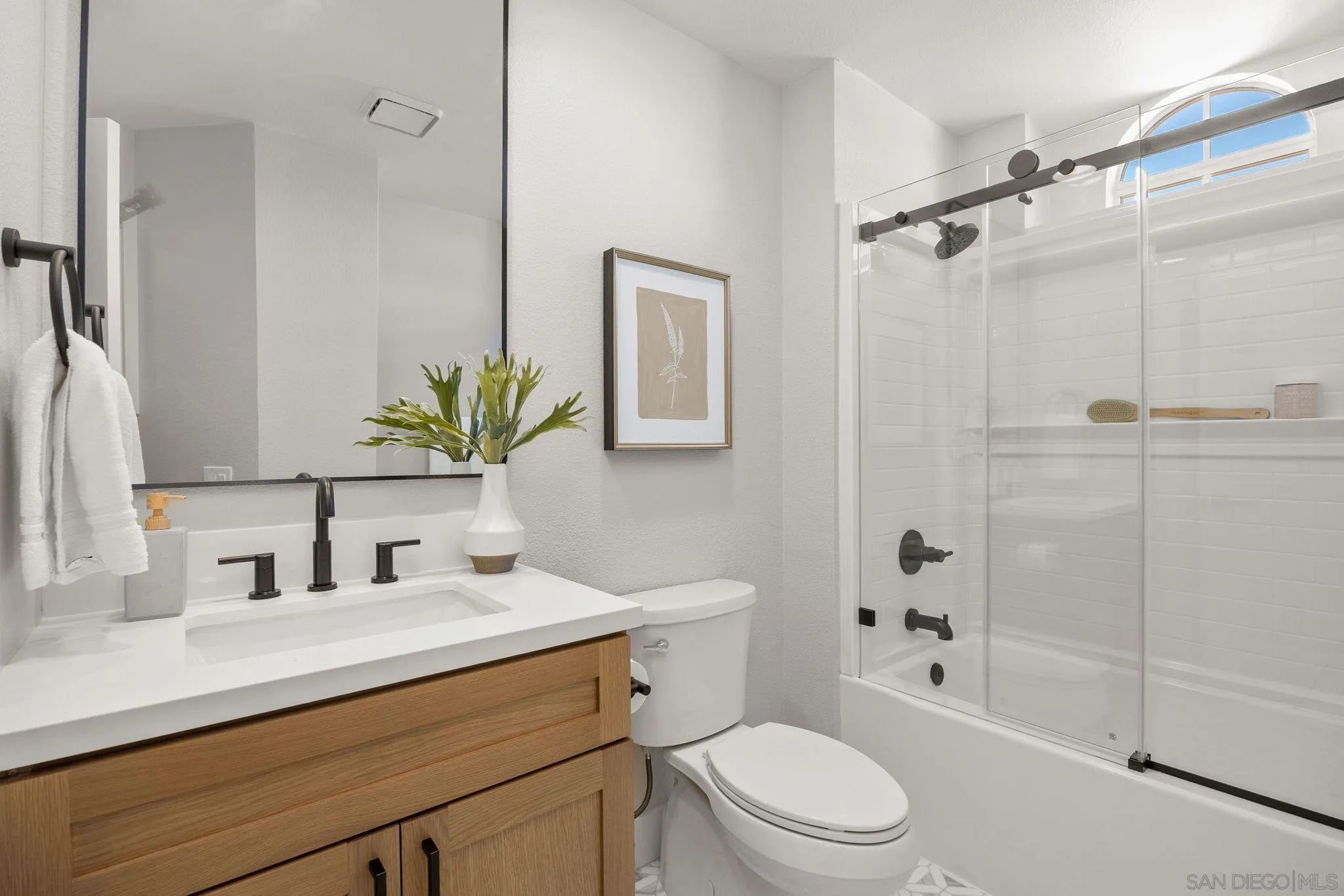 https://cdn.realtyfeed.com/cdn/127/260015469/b38f3ef4bc5914f7dbaf1910d1fa34b1.webp