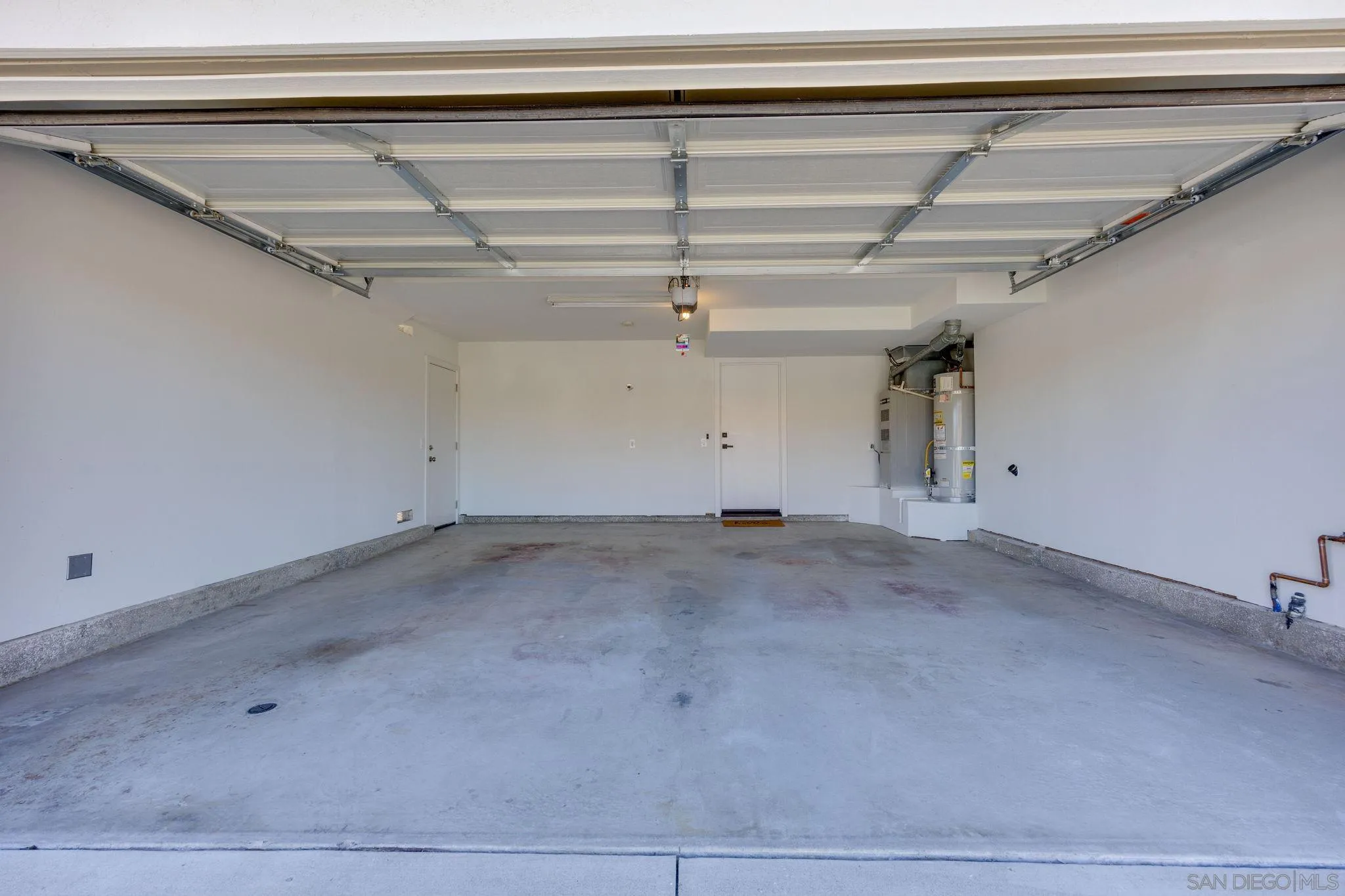https://cdn.realtyfeed.com/cdn/127/260015469/e133345a9cf859ec25719abbadf04228.webp