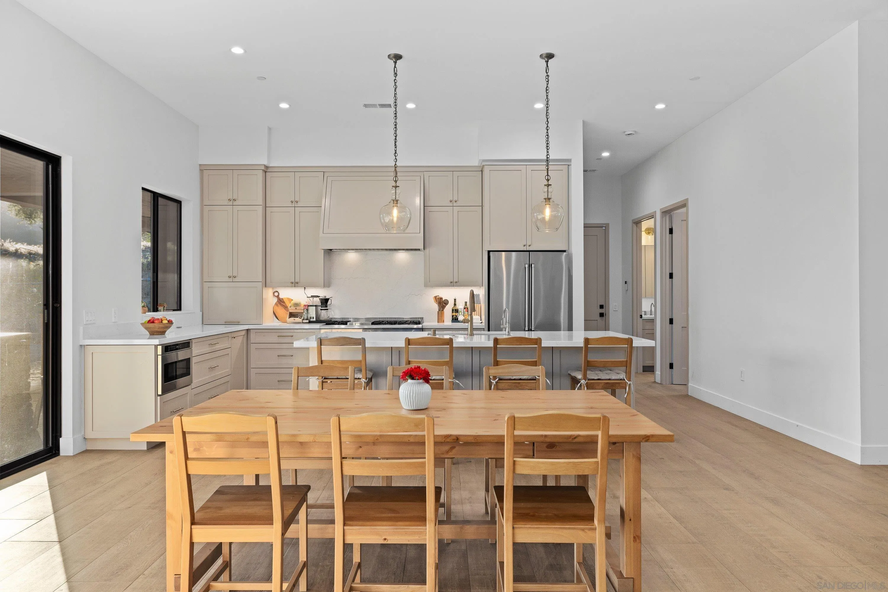 https://cdn.realtyfeed.com/cdn/127/260015479/1064bd4d8f0fe1f581c302b8a19a257f.webp