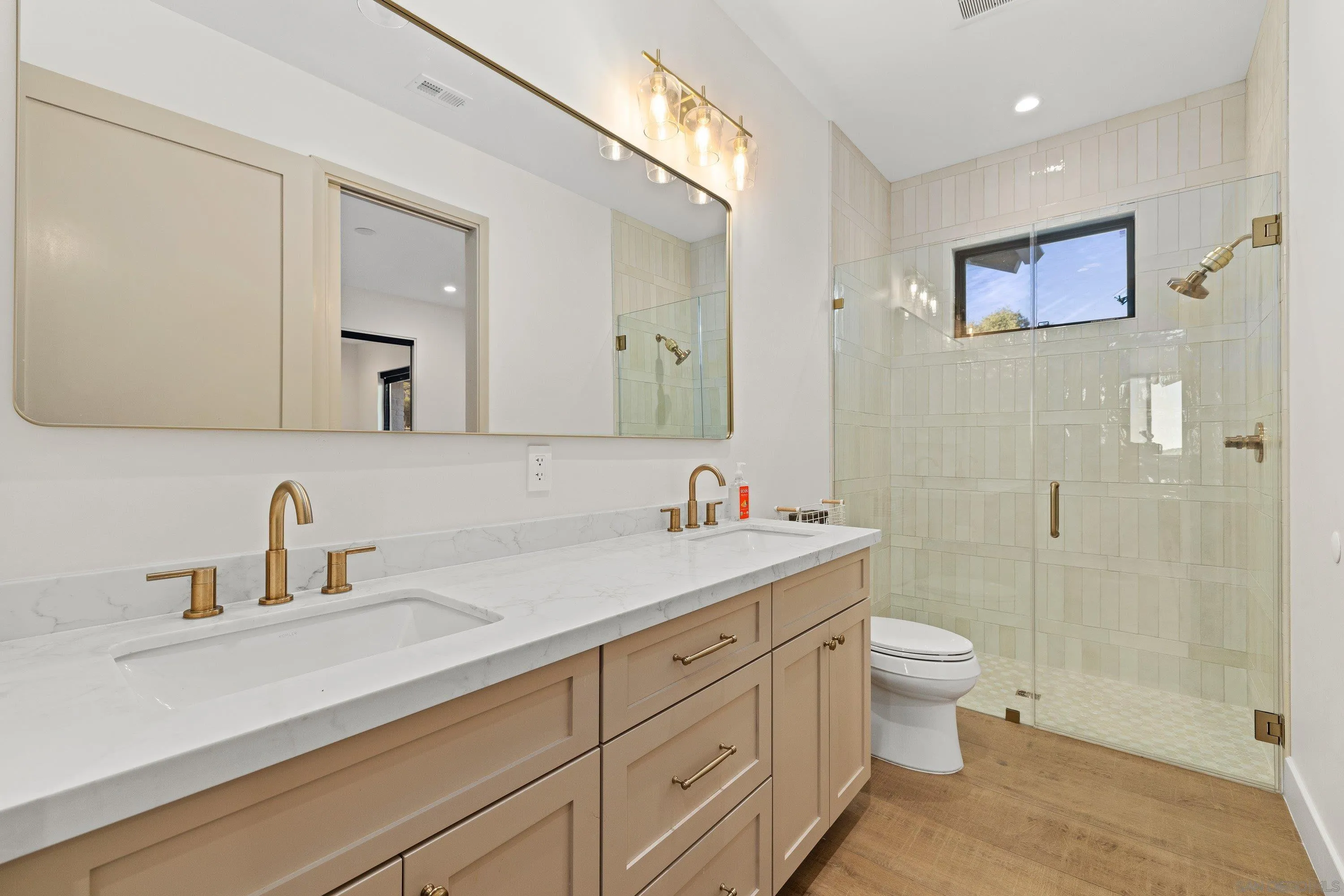 https://cdn.realtyfeed.com/cdn/127/260015479/28008592f1d7035b7fcf0fe1a809c0d1.webp
