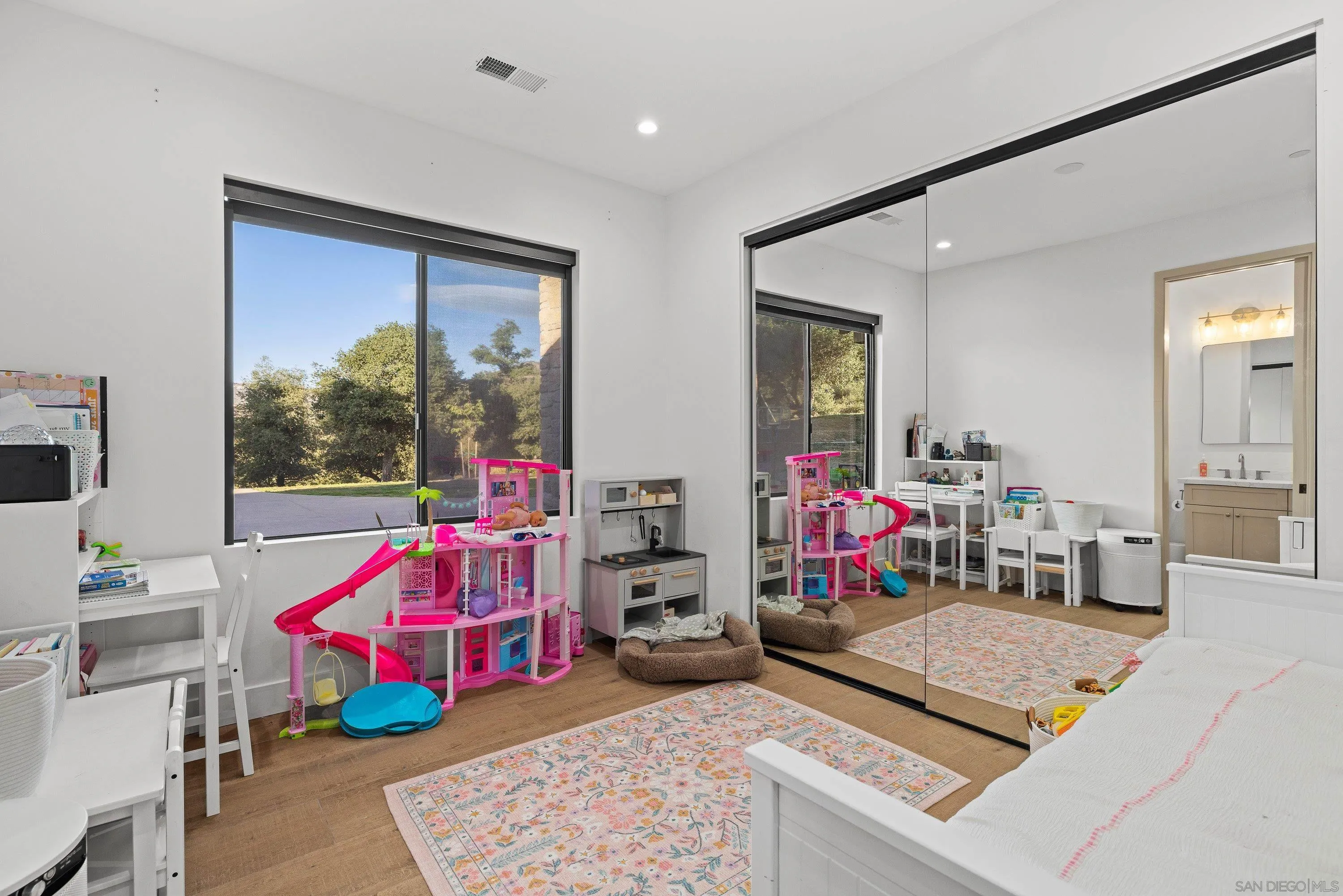 https://cdn.realtyfeed.com/cdn/127/260015479/43f5acdeabcdd03deb486b6fa550da63.webp