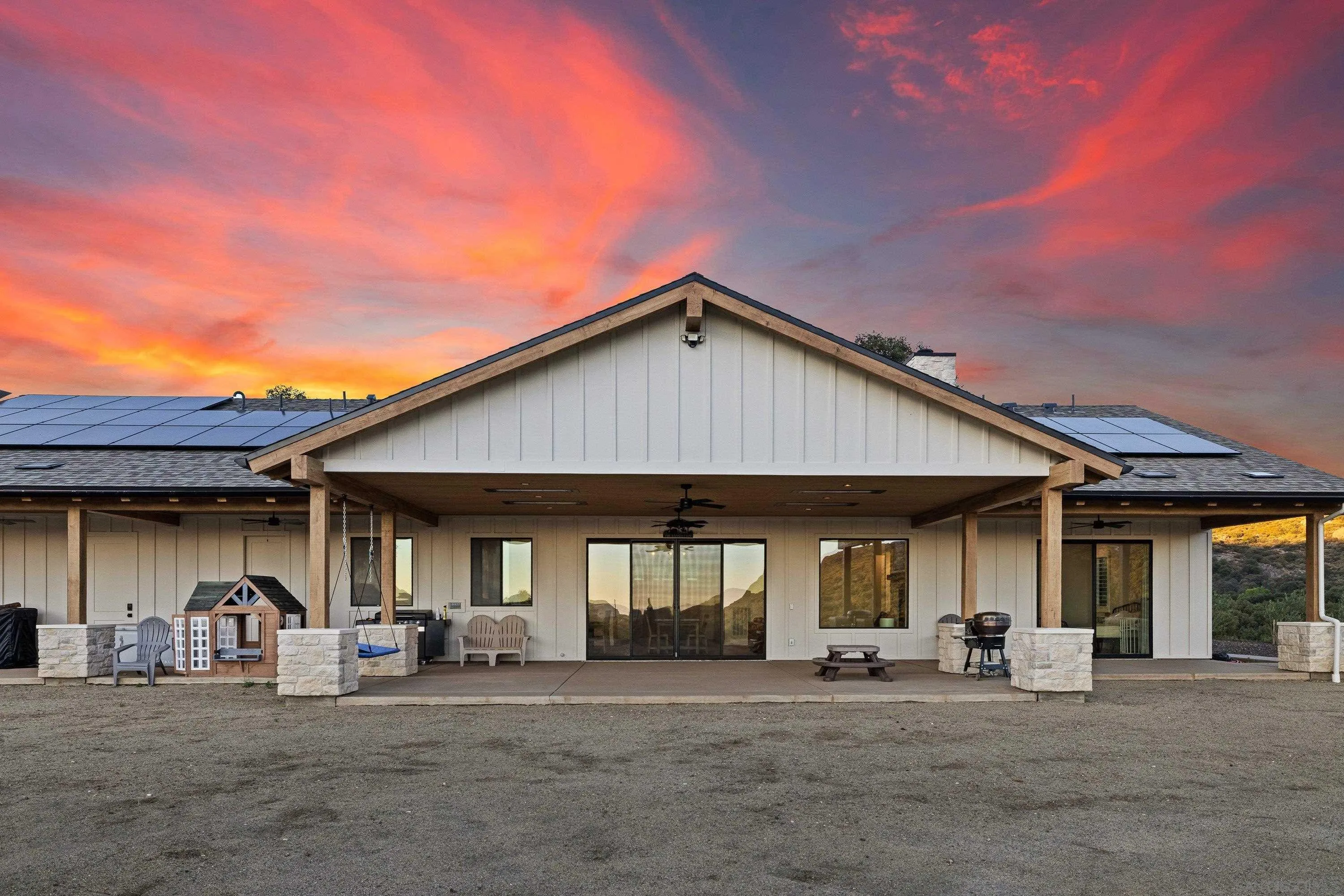 https://cdn.realtyfeed.com/cdn/127/260015479/8800a2c2430b0773bcd3e905c00572bb.webp
