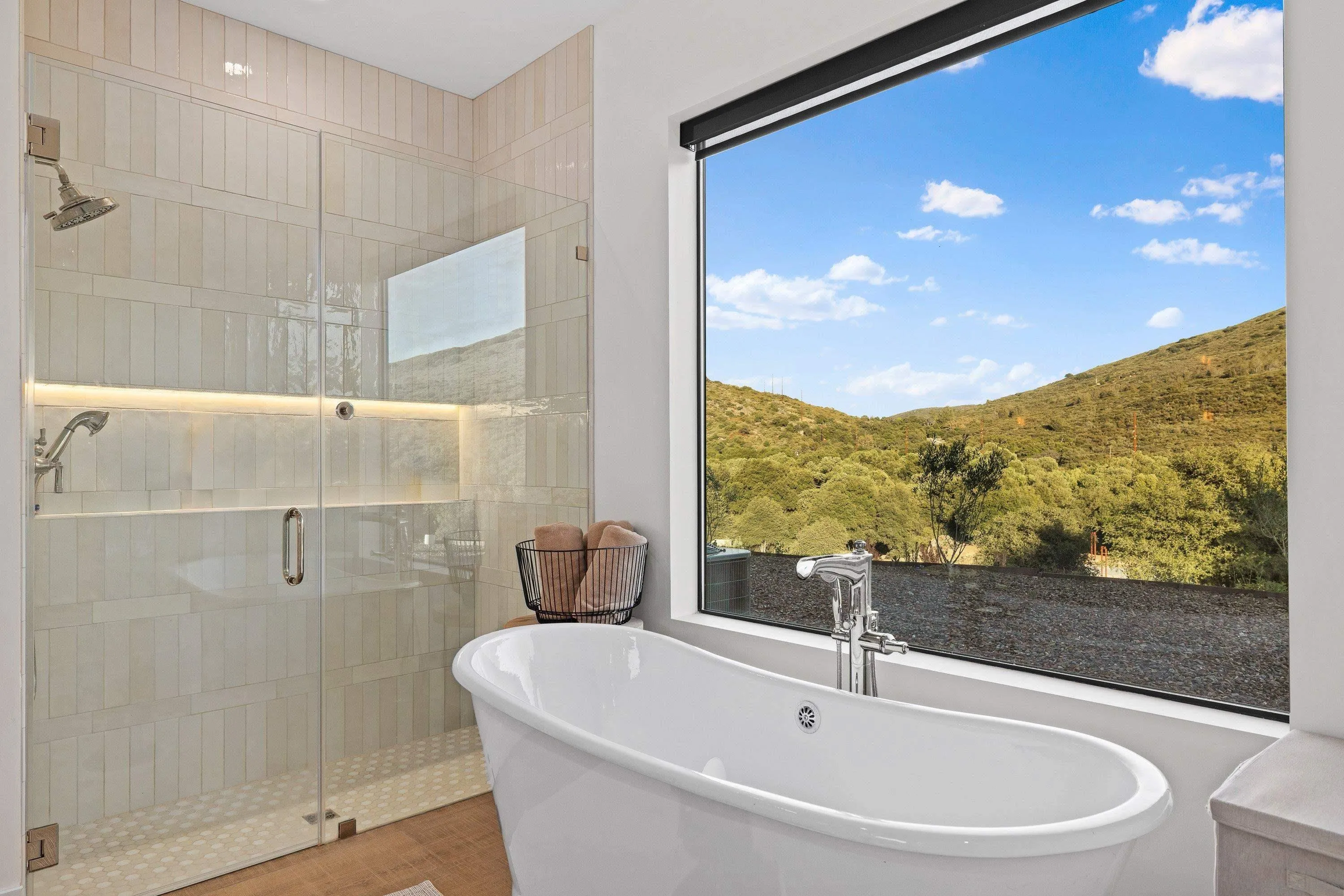 https://cdn.realtyfeed.com/cdn/127/260015479/8b85cd6481b3395720d5e2d46049da89.webp