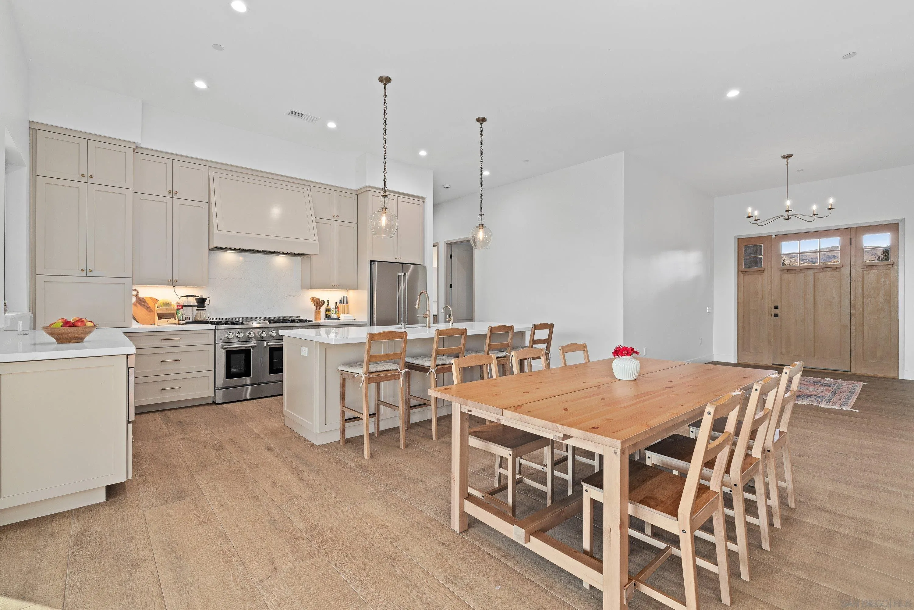 https://cdn.realtyfeed.com/cdn/127/260015479/91f8a4d44e8522d197c2cfe22a2bddb2.webp