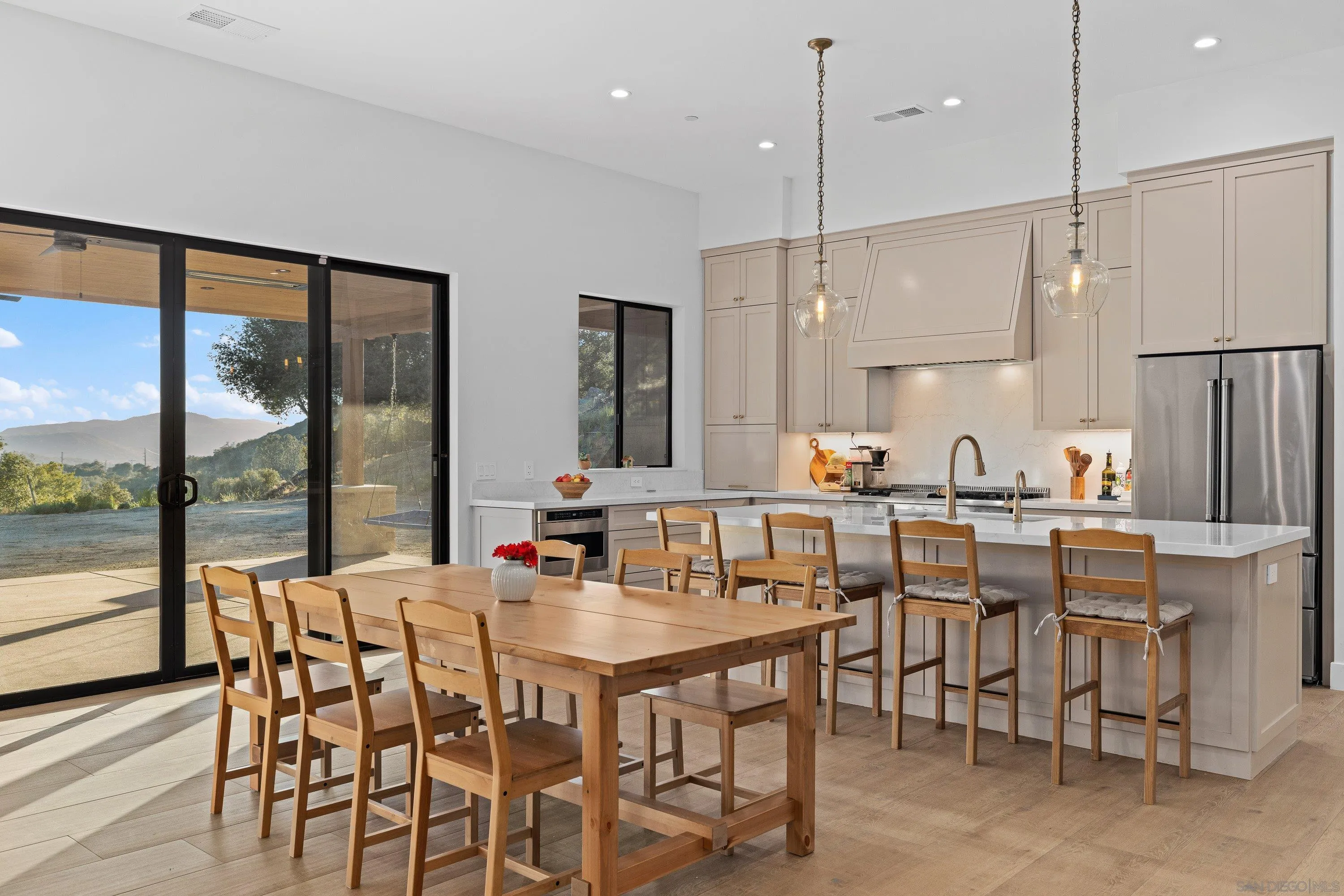 https://cdn.realtyfeed.com/cdn/127/260015479/a9b417c9dd65ab6d265ca4dabb19fc69.webp