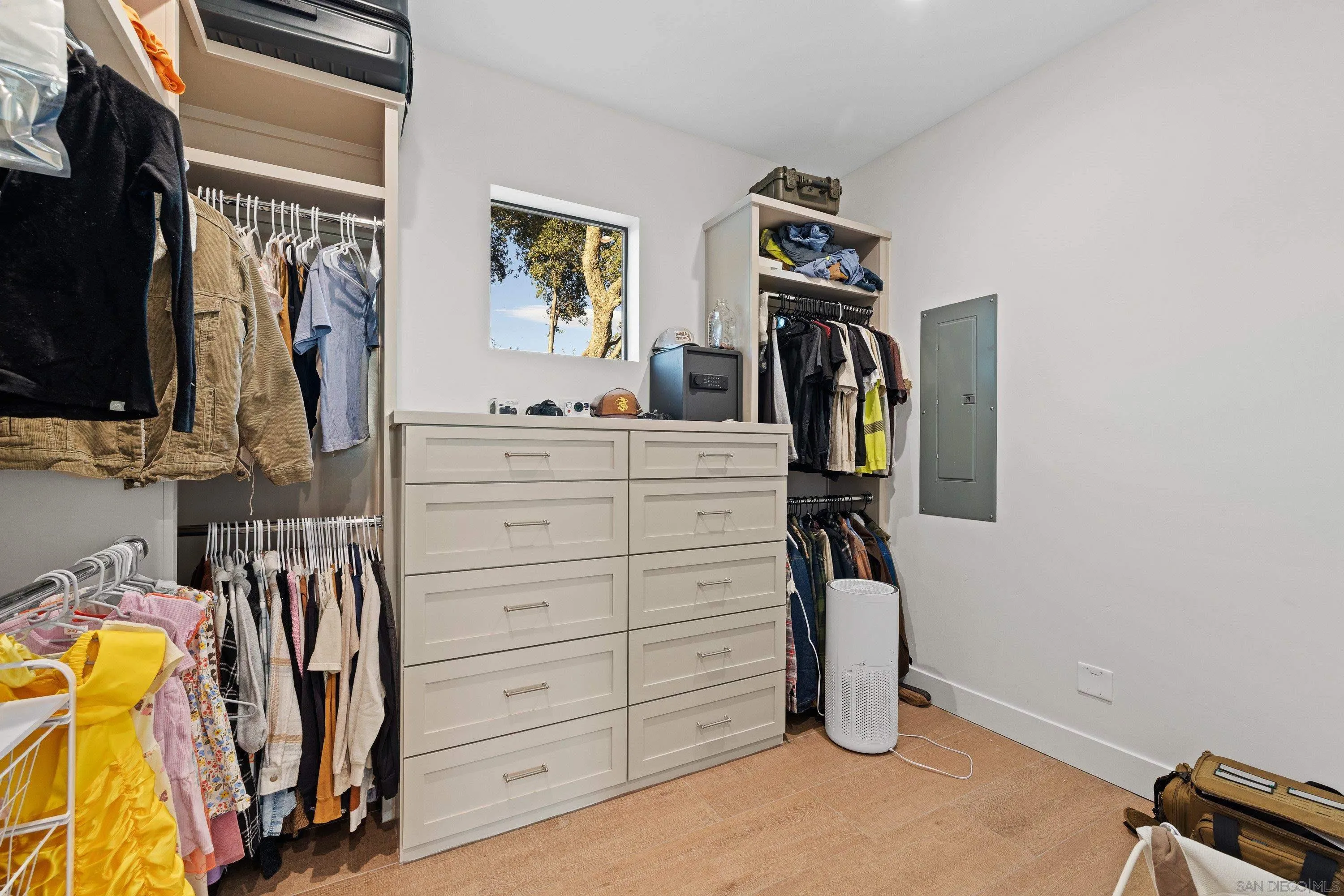 https://cdn.realtyfeed.com/cdn/127/260015479/adb41735127b620c301788894c2c1bd8.webp