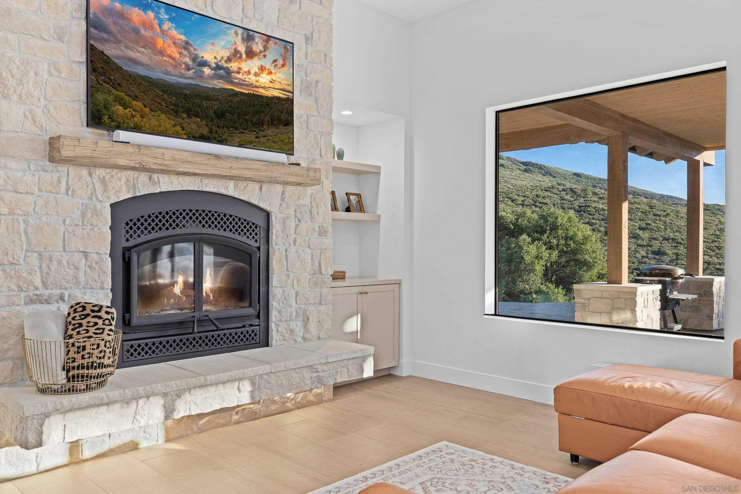 https://cdn.realtyfeed.com/cdn/127/260015479/b153b5c39e3a35eff96745598fb6b8bd.webp