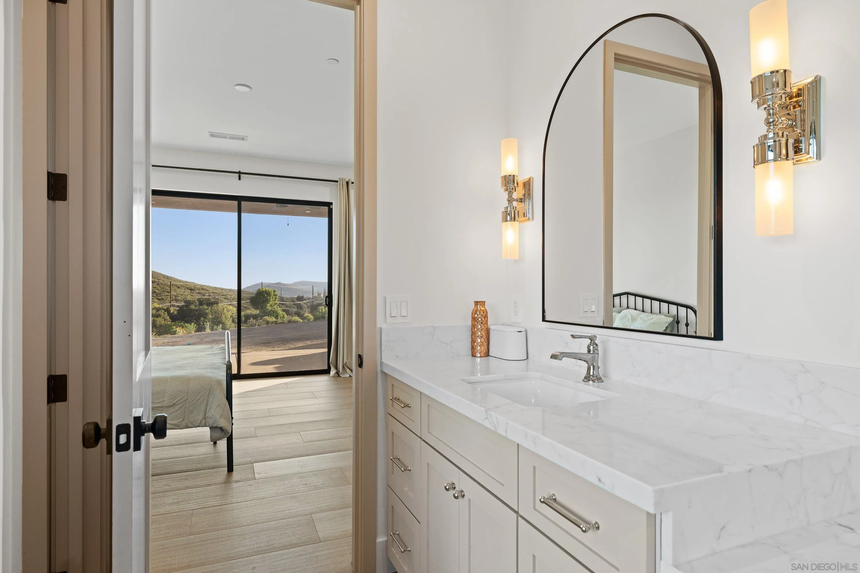 https://cdn.realtyfeed.com/cdn/127/260015479/c9976a03b7bcf87a1f9fdff836f81bfc.webp