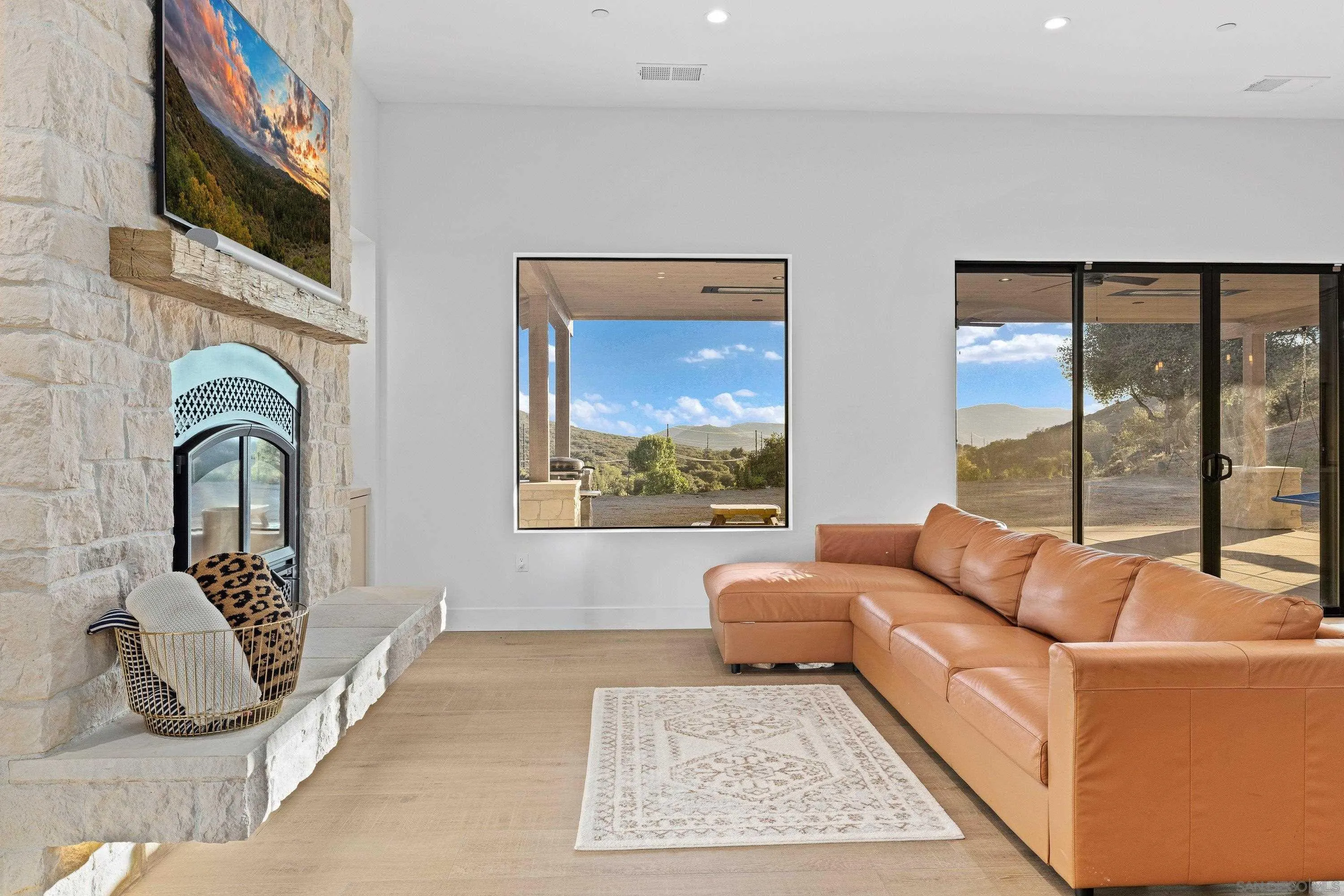 https://cdn.realtyfeed.com/cdn/127/260015479/e2d3e151f9f9c44226b78337da6a58ab.webp
