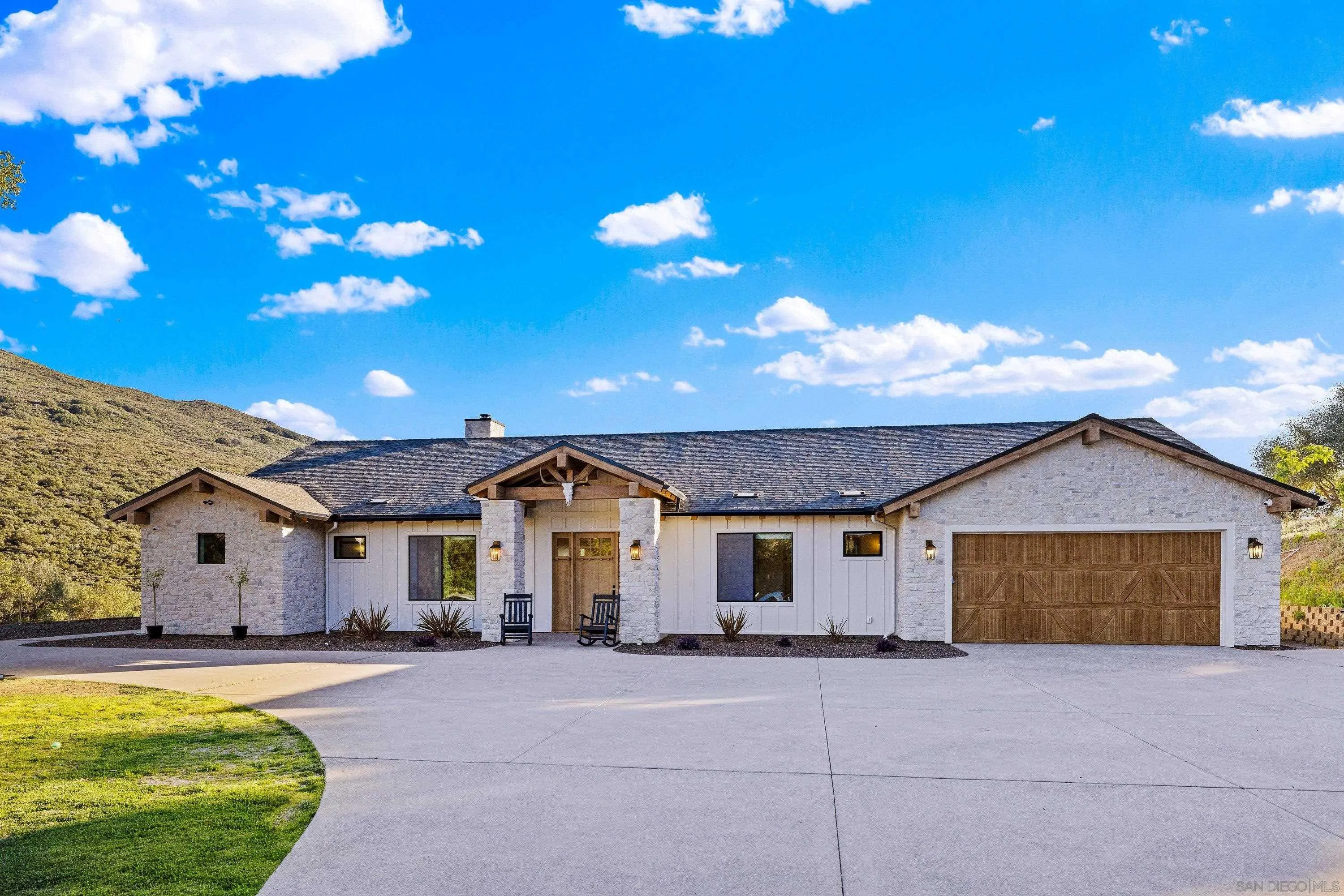 https://cdn.realtyfeed.com/cdn/127/260015479/e32bf2107928971b03e0a02f54b5202a.webp