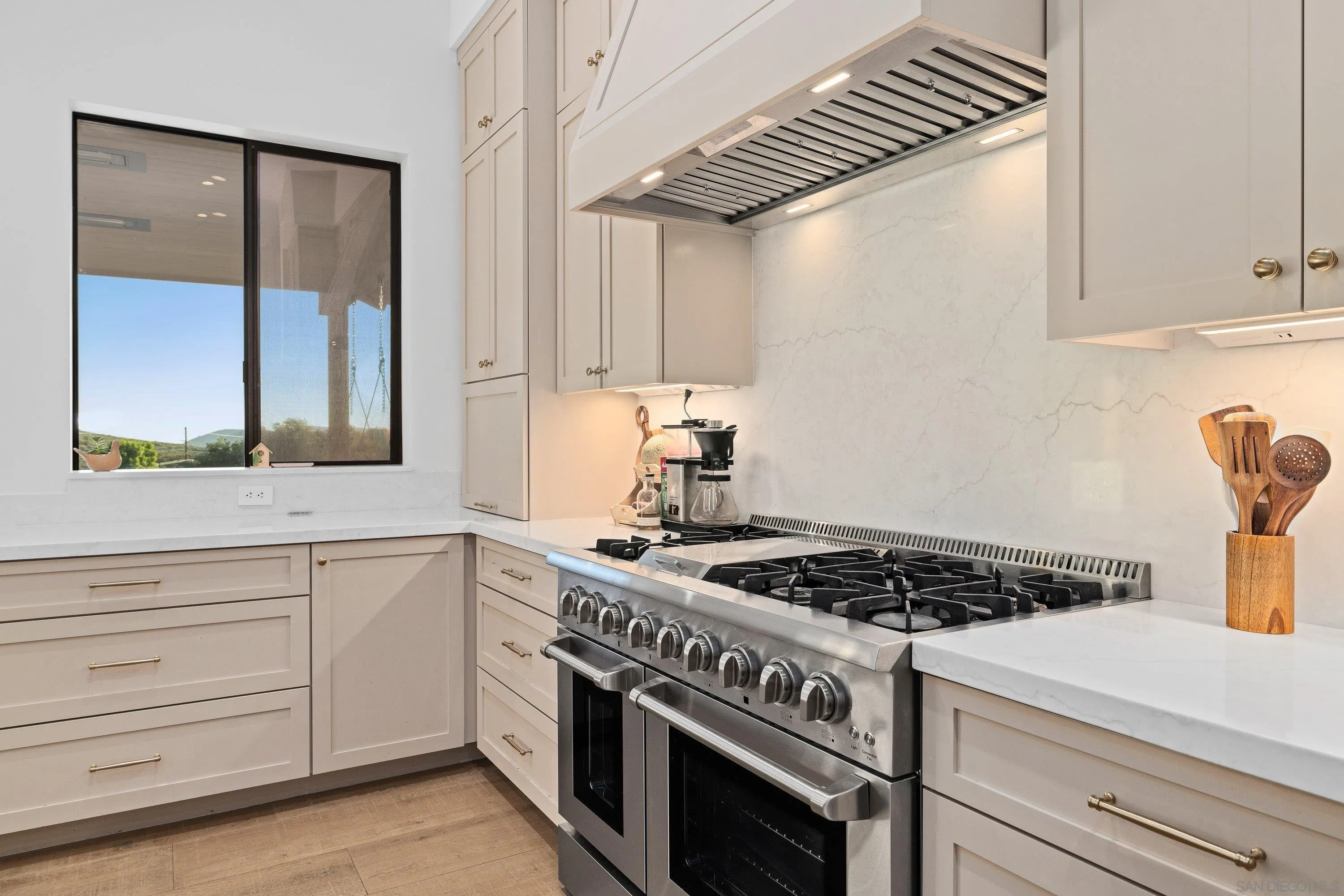https://cdn.realtyfeed.com/cdn/127/260015479/e99102133604ff12dd6358495df66b9f.webp