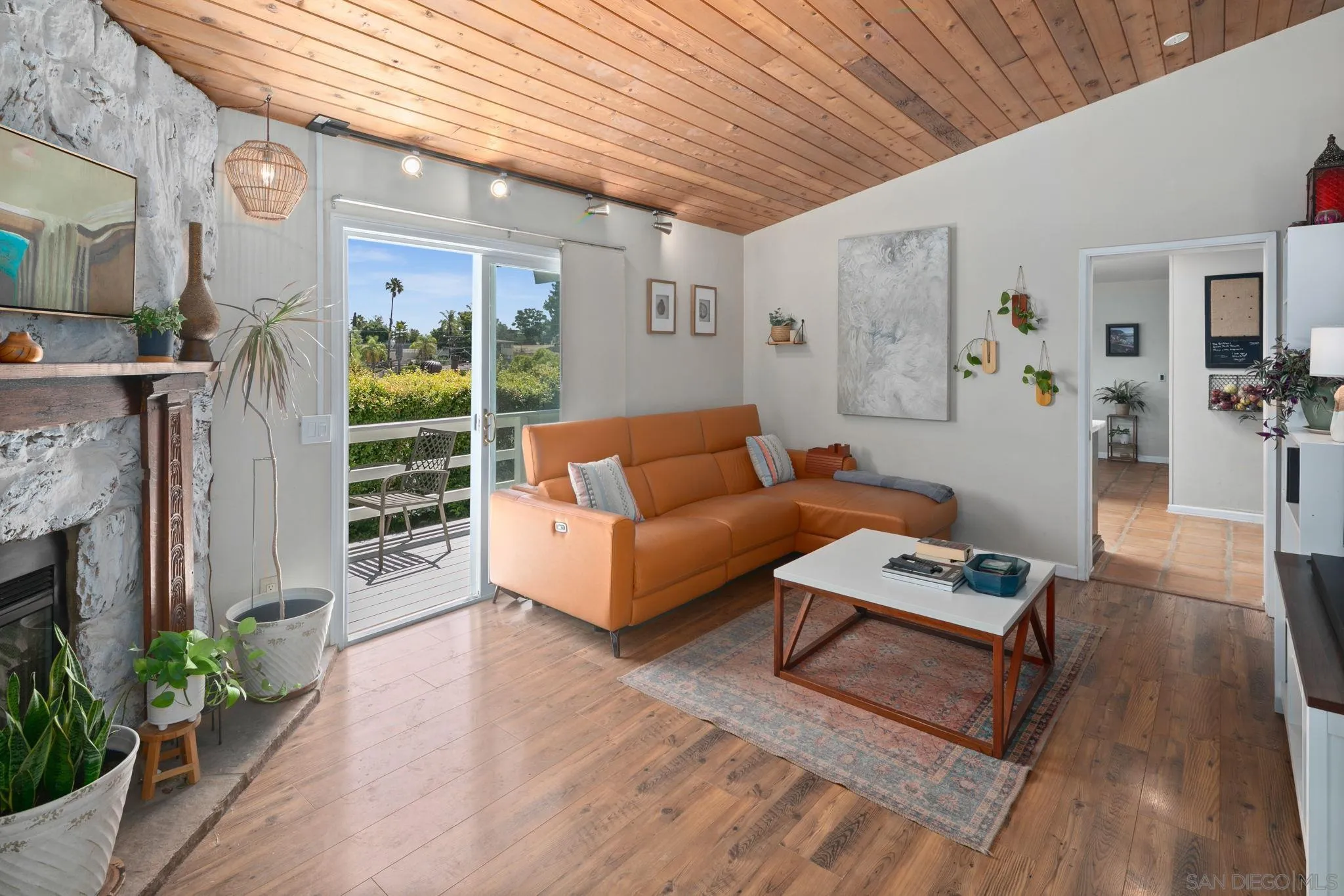 https://cdn.realtyfeed.com/cdn/127/260015482/54115a08207bf02c77b5c977070e16dc.webp