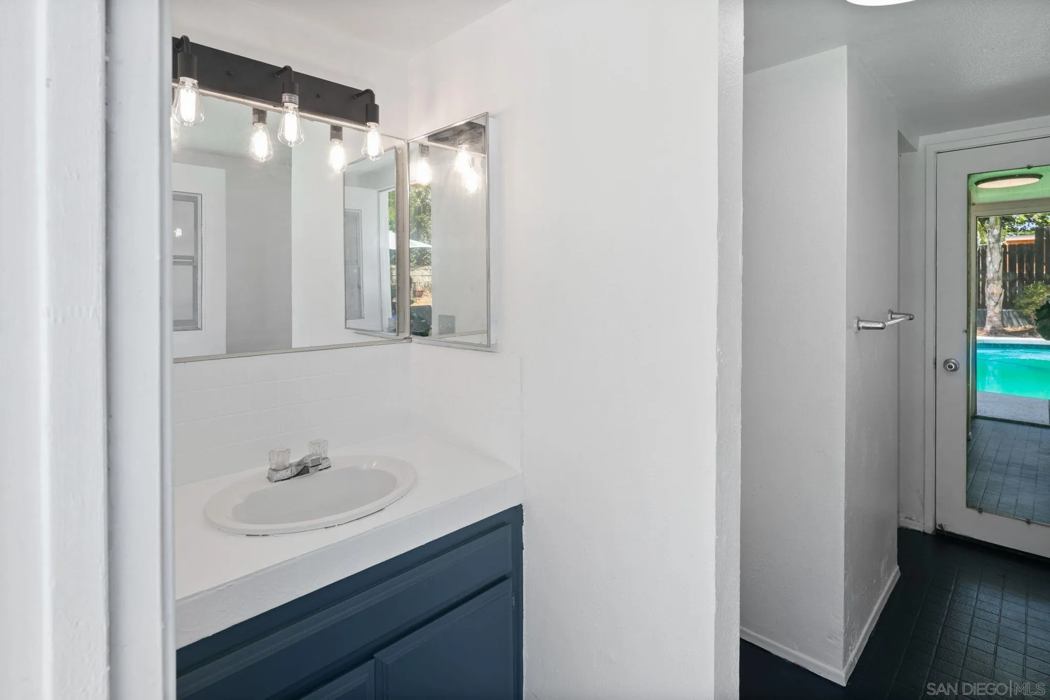 https://cdn.realtyfeed.com/cdn/127/260015482/5cdfcb69516ceed52d39f183f5c8738c.webp