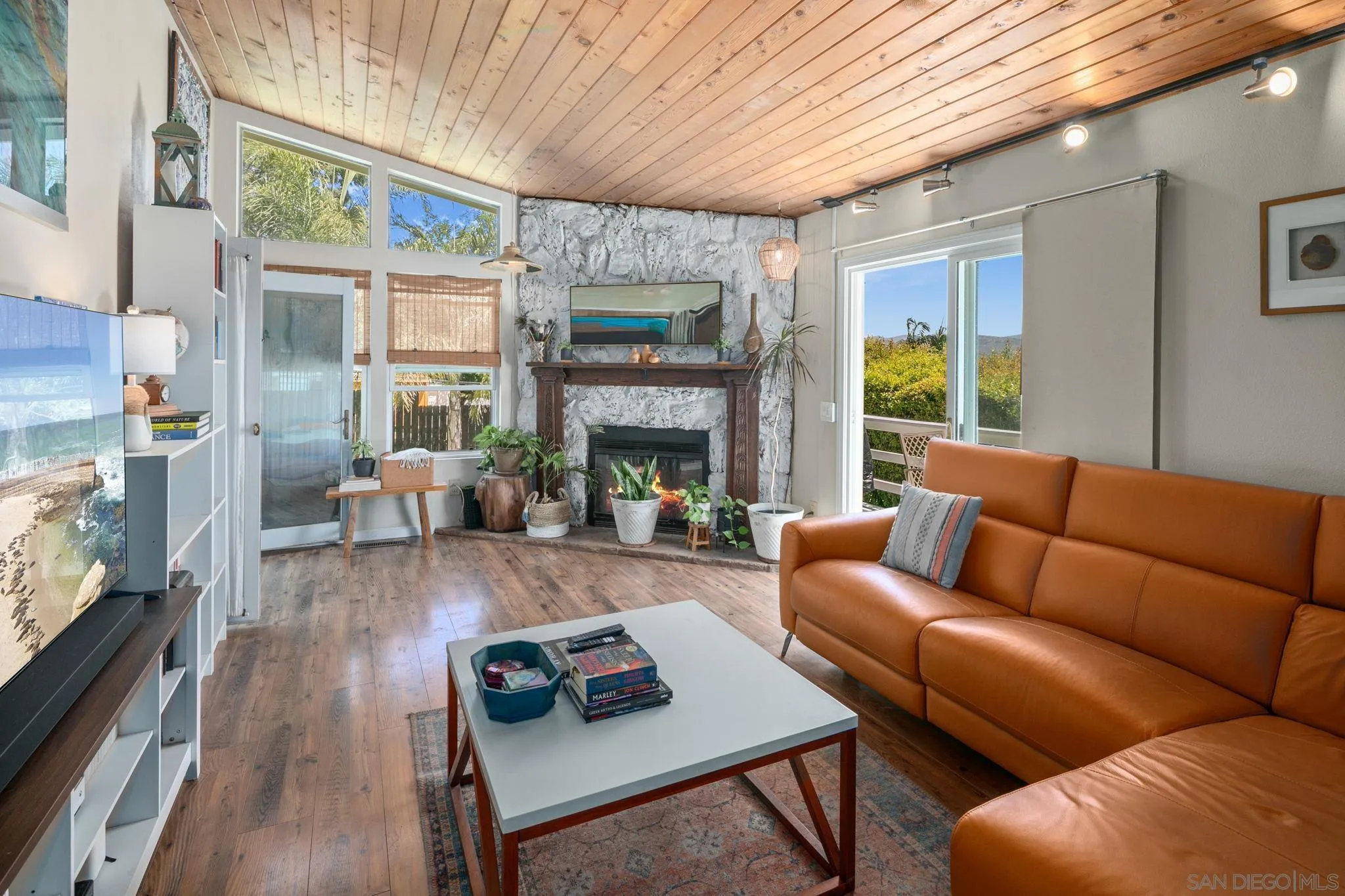 https://cdn.realtyfeed.com/cdn/127/260015482/f2d7a75406e2425872ea8a546f868445.webp