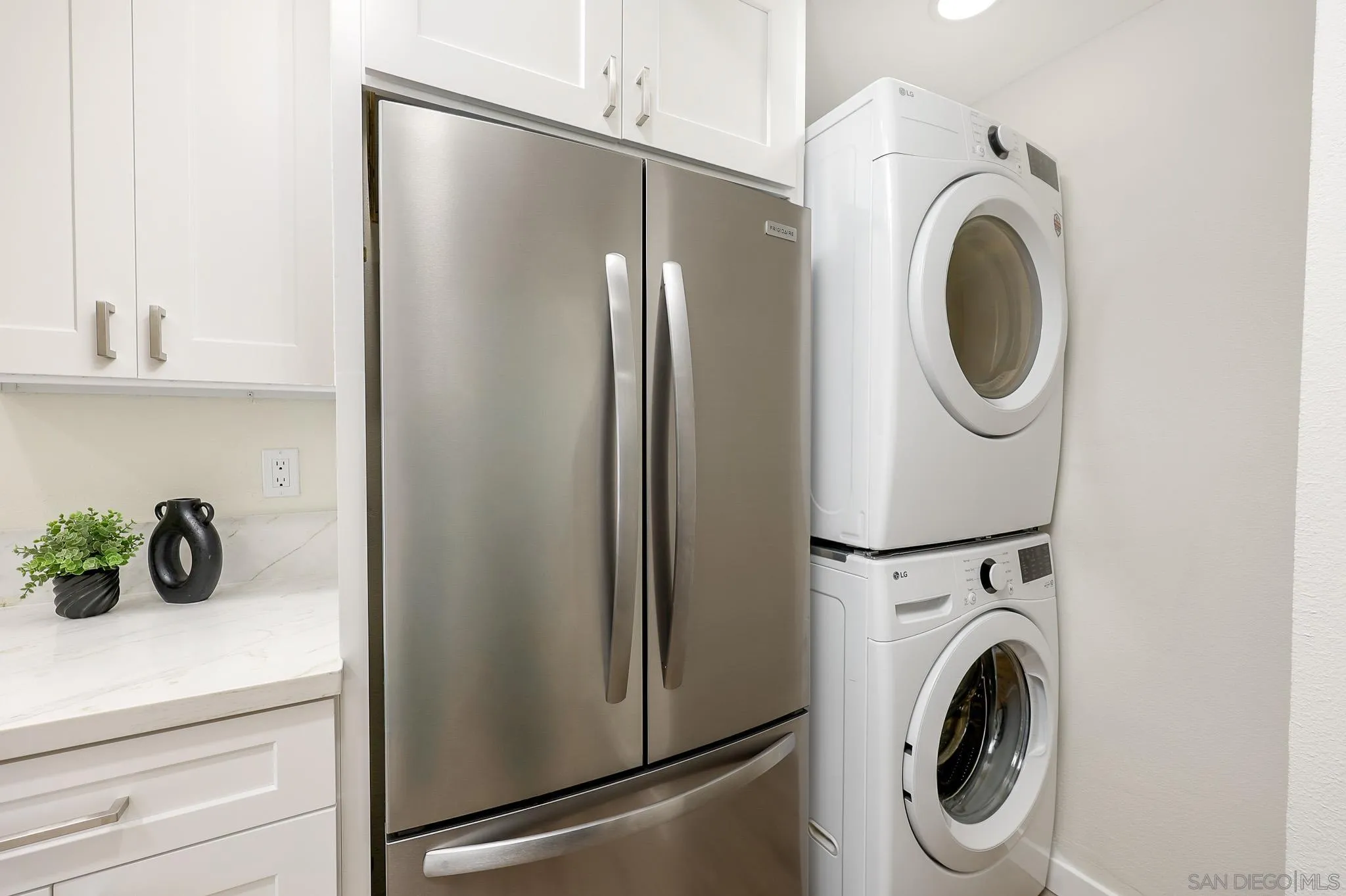 https://cdn.realtyfeed.com/cdn/127/260015483/538c663659daed6f60f75cb862858249.webp