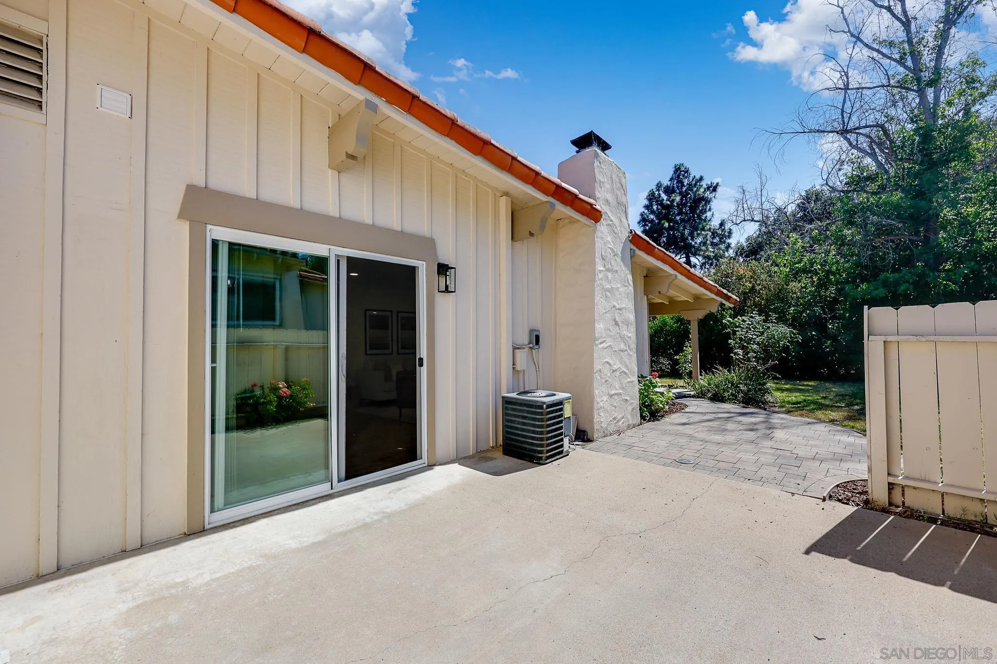 https://cdn.realtyfeed.com/cdn/127/260015483/8233d0a65ef02518fa55bc4686044a6f.webp