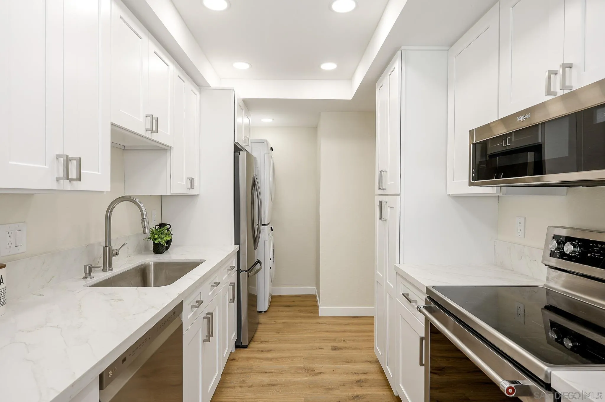https://cdn.realtyfeed.com/cdn/127/260015483/f426772685bd6442208d9610dc628271.webp