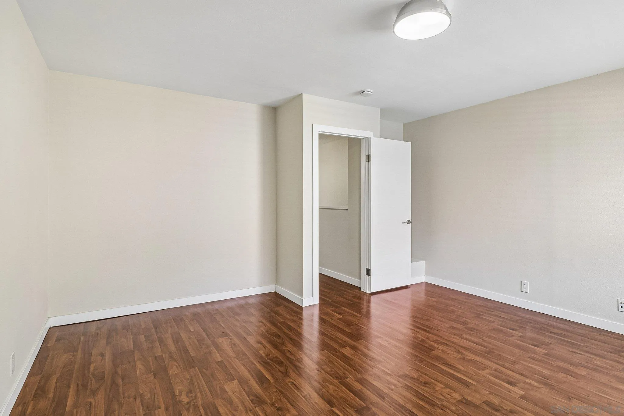 https://cdn.realtyfeed.com/cdn/127/260015485/16ebf4a8f612515e01e5cf44ee1b128e.webp