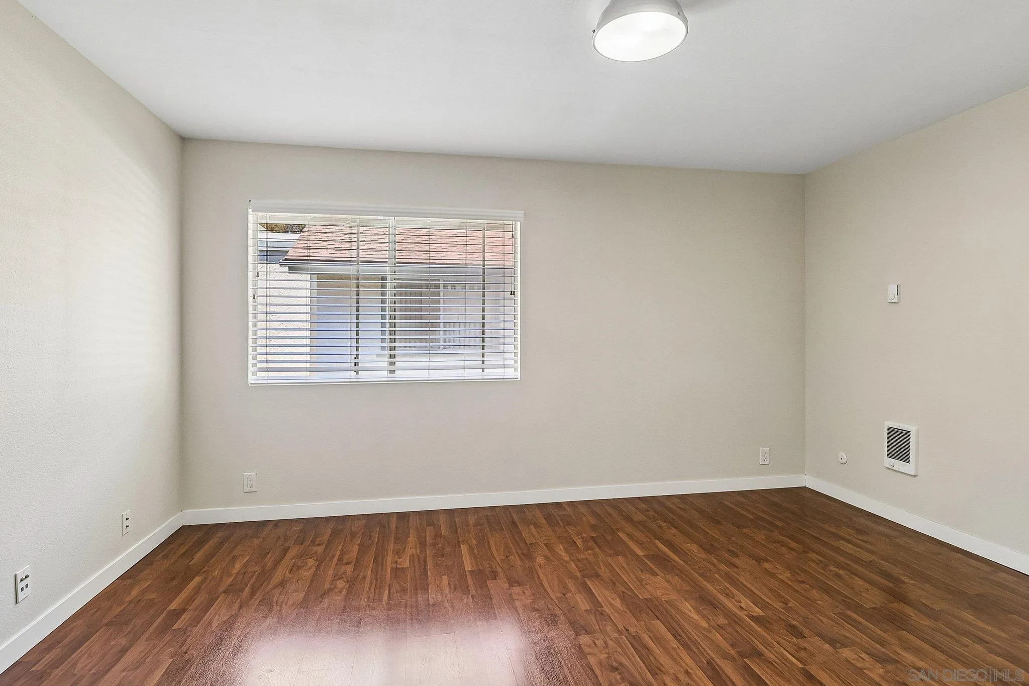 https://cdn.realtyfeed.com/cdn/127/260015485/5709b6a3390049bc500477cd53998dcb.webp
