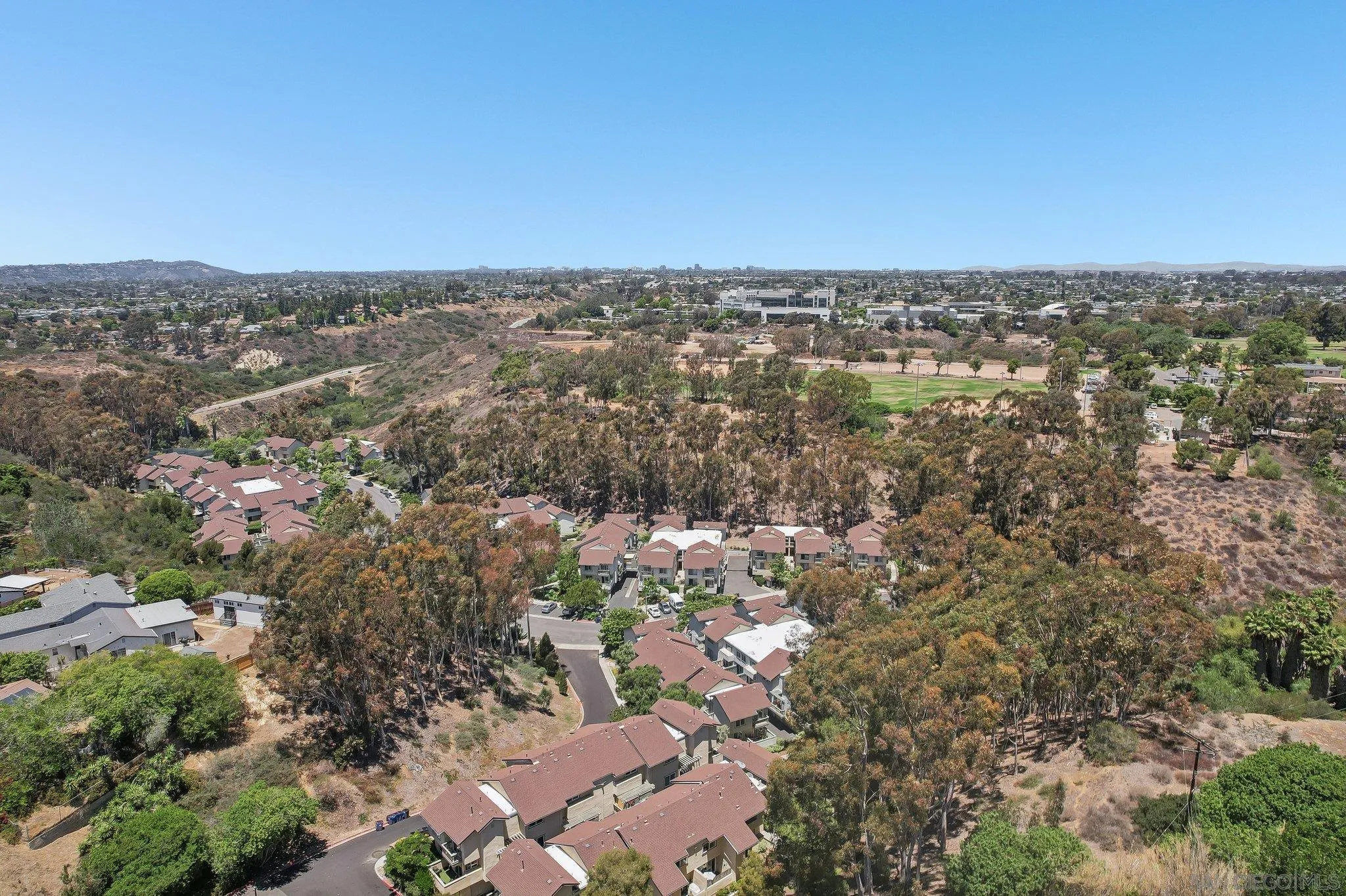 https://cdn.realtyfeed.com/cdn/127/260015485/f05defdf892926f5987387a37873dceb.webp