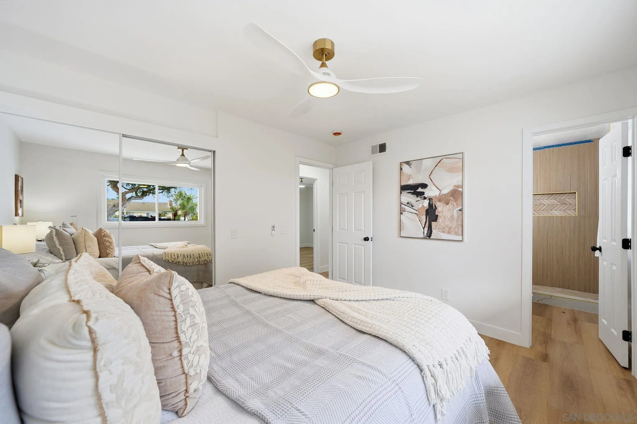 https://cdn.realtyfeed.com/cdn/127/260015486/2f5e020f0cdb5f9c4477611ec6861475.webp