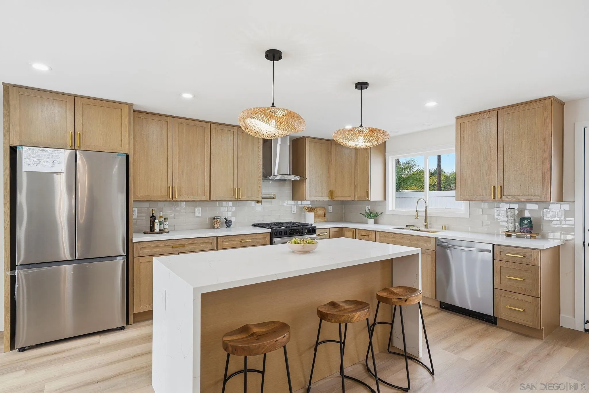 https://cdn.realtyfeed.com/cdn/127/260015486/3e474df72e29f5032cfff41aad281e0b.webp