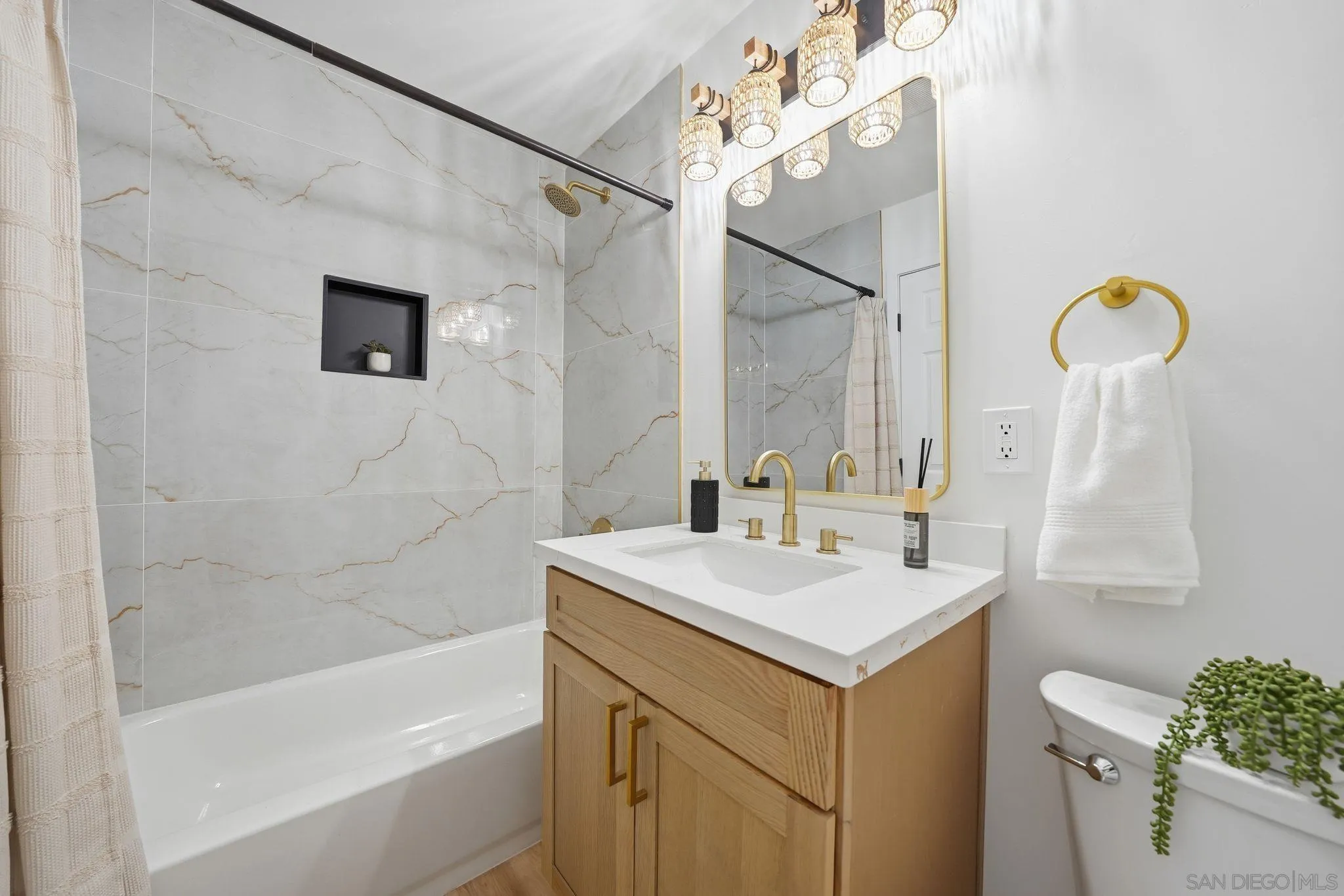 https://cdn.realtyfeed.com/cdn/127/260015486/432aff8de8ff3ec5dcb3b2a083439868.webp