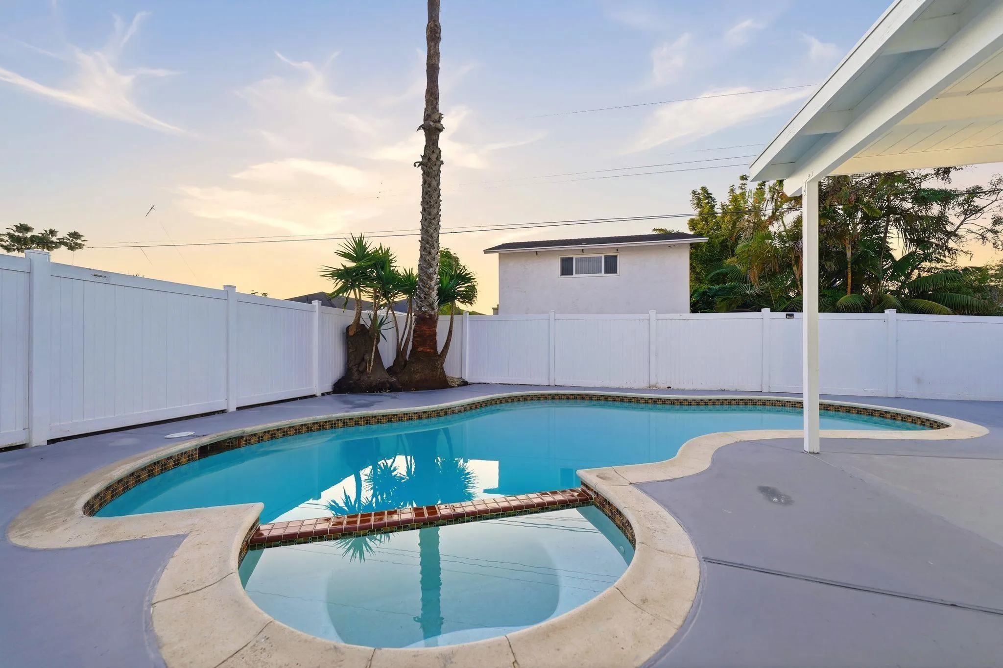 https://cdn.realtyfeed.com/cdn/127/260015486/6a4525ef5bb82807080a194a98c26518.webp