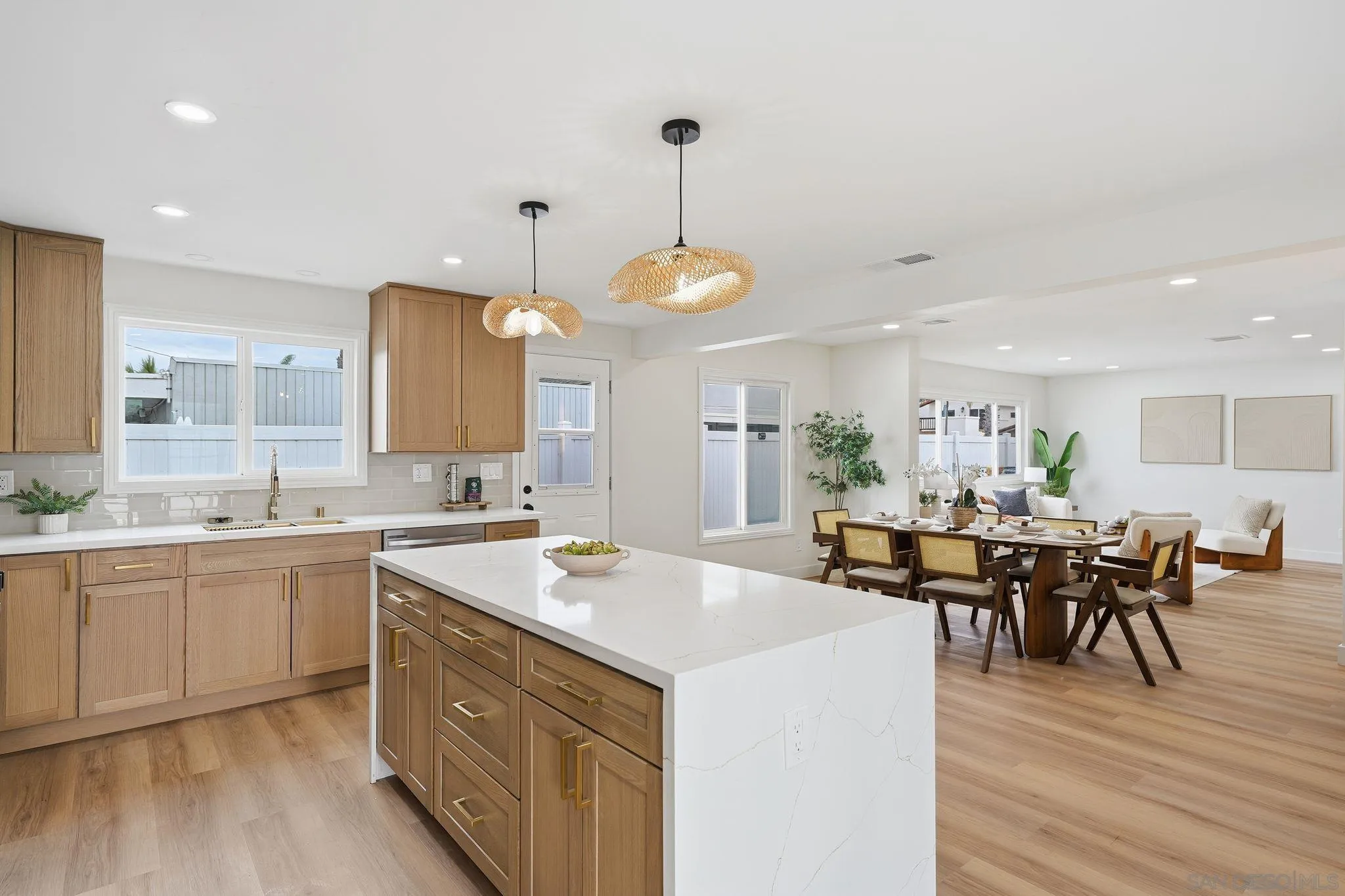 https://cdn.realtyfeed.com/cdn/127/260015486/6b830847ceb2bd2dececec7ce0c25654.webp